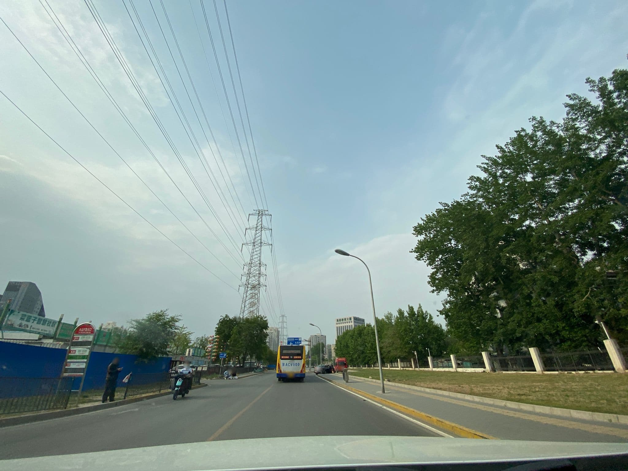 Street view near 北京航西缘快捷酒店, Beijing — © adirricor (CC BY-SA · Mapillary)