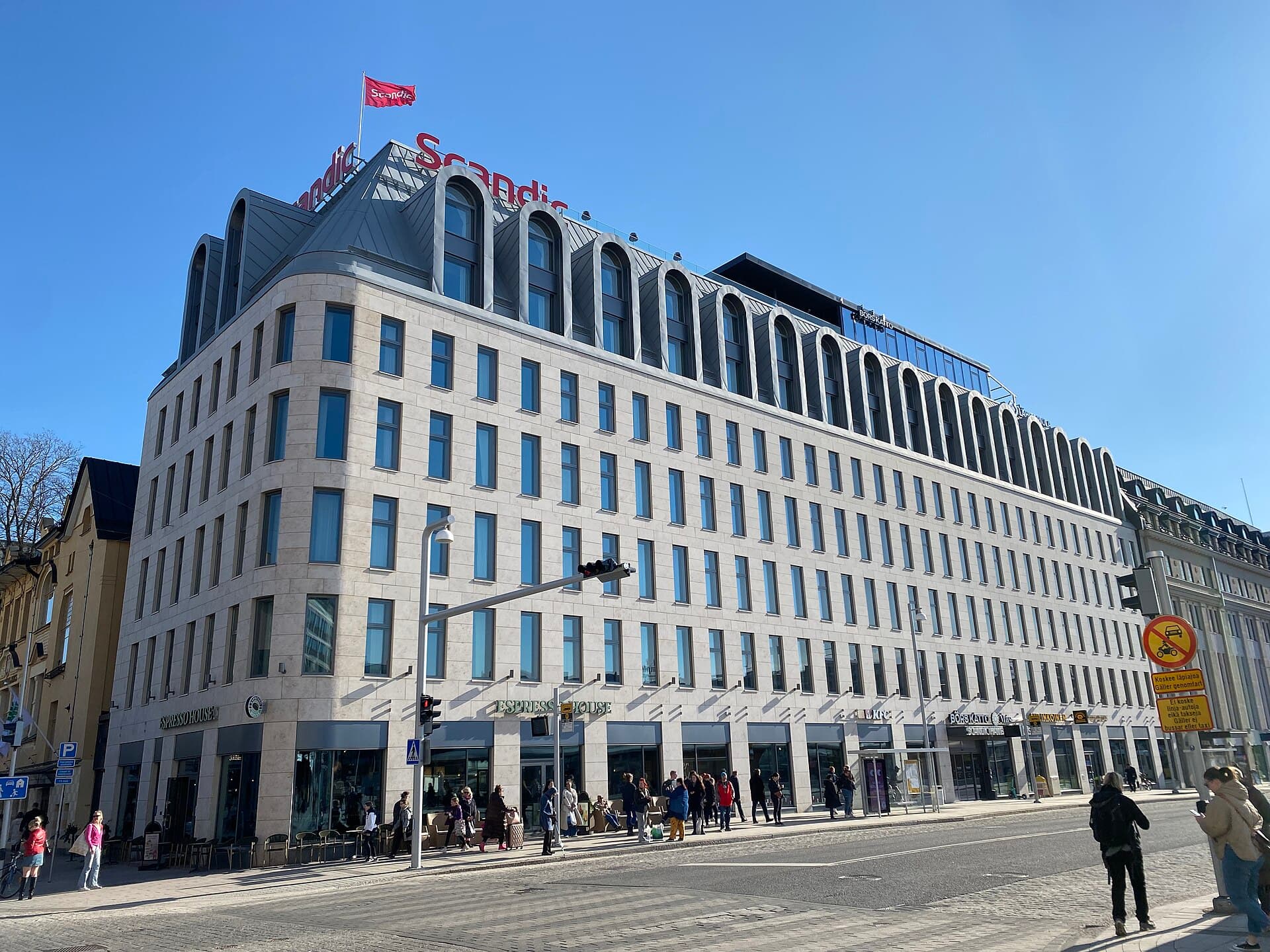 Scandic Hamburger Börs (via Wikimedia Commons, CC BY-SA 4.0)