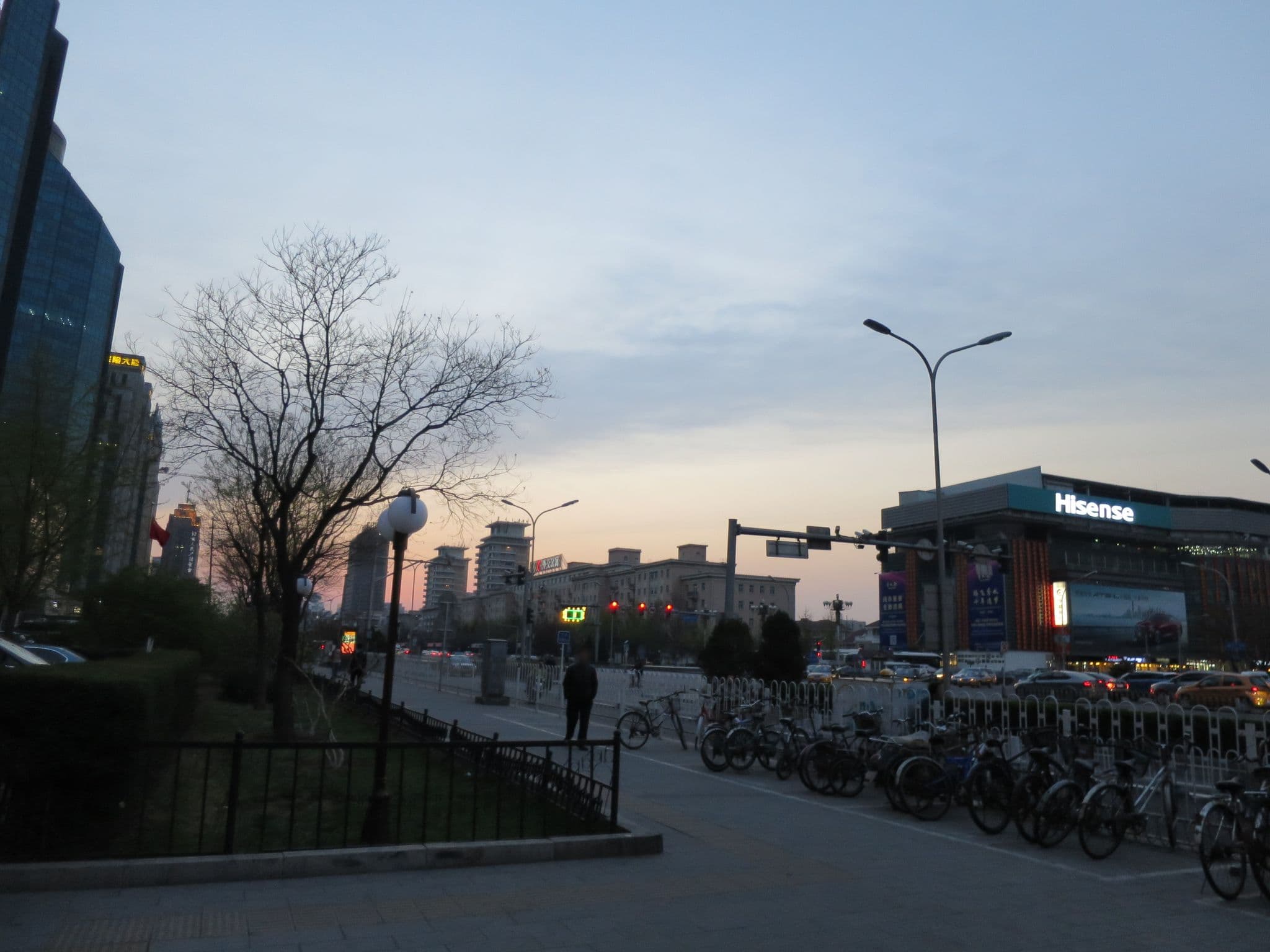 Street view near 北京鸿尊精品酒店公寓, Beijing — © richlv (CC BY-SA · Mapillary)