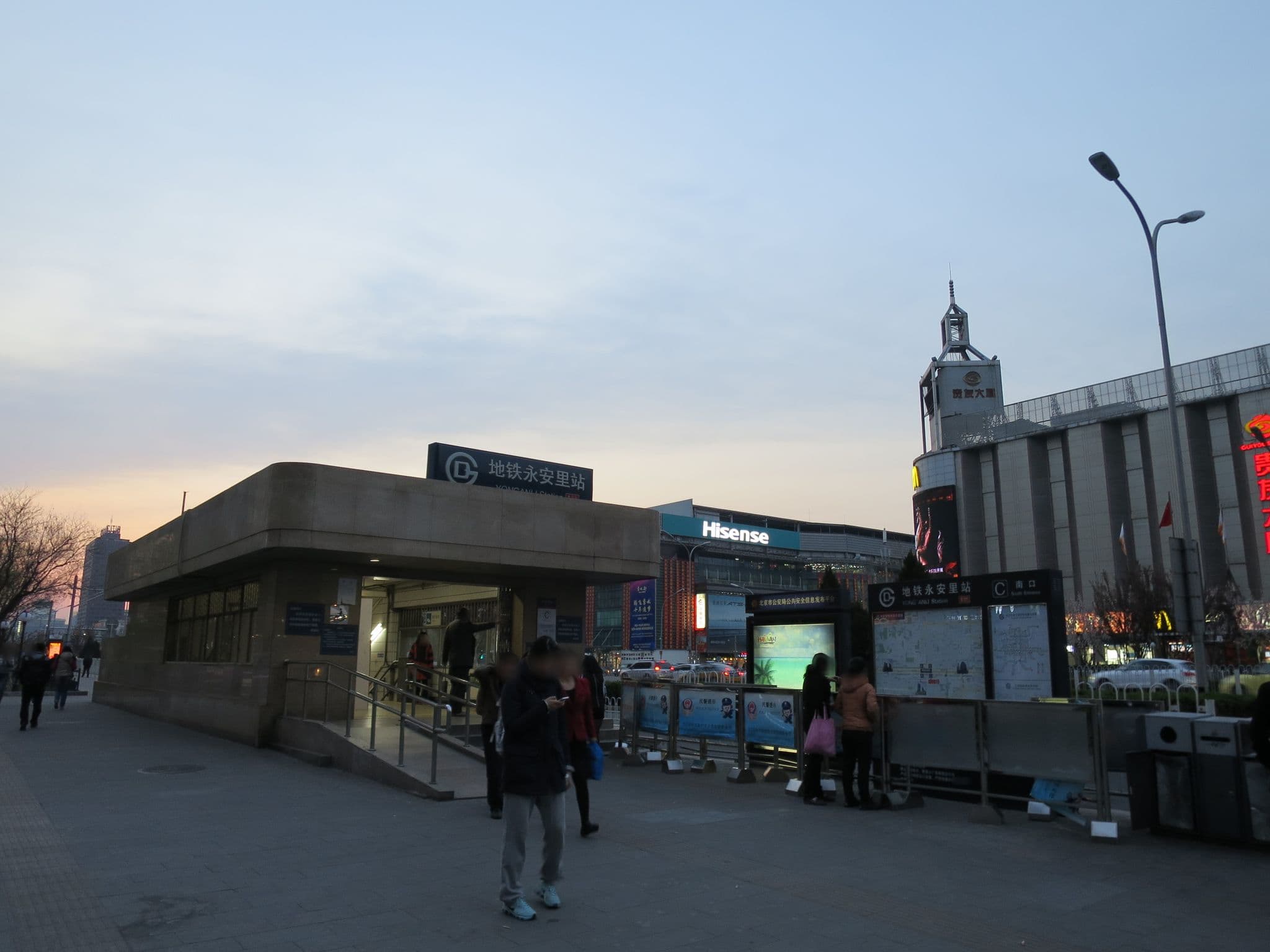 Street view near 北京inn服务型公寓, Beijing — © richlv (CC BY-SA · Mapillary)