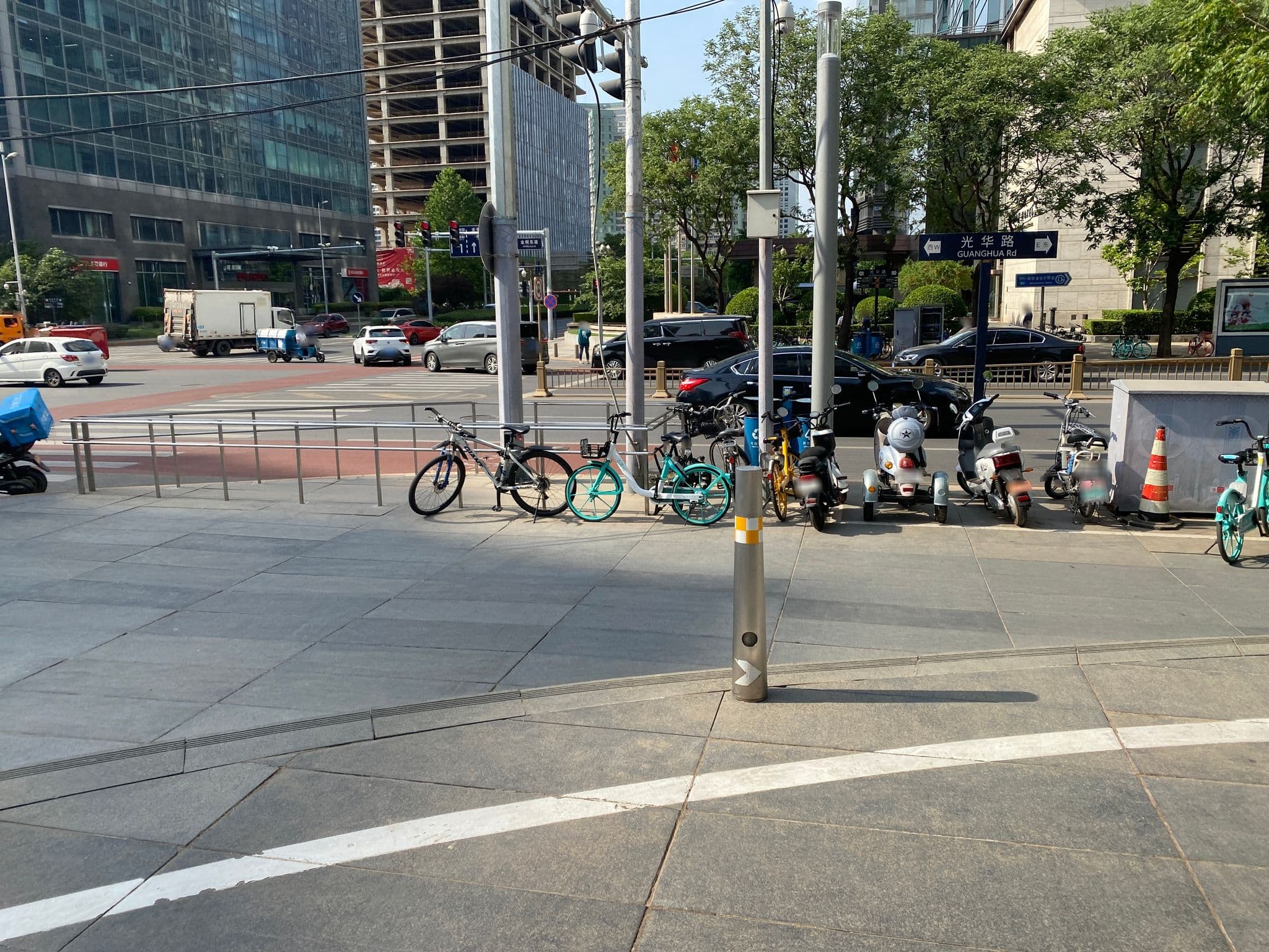 Street view near 國貿大酒店, Beijing — © littlef (CC BY-SA · Mapillary)