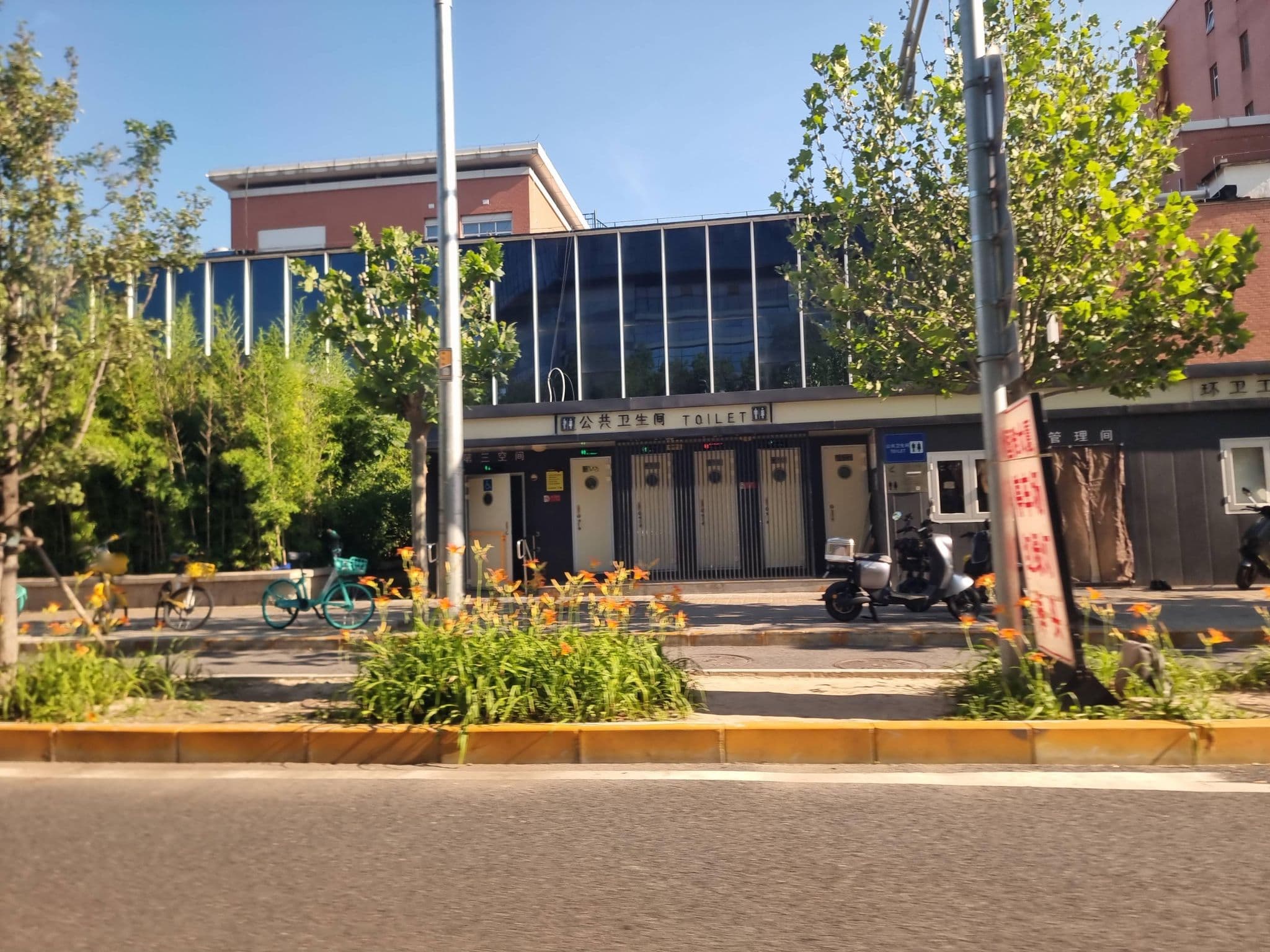 Street view near 北京尚如建国门酒店式公寓, Beijing — © mapfool (CC BY-SA · Mapillary)