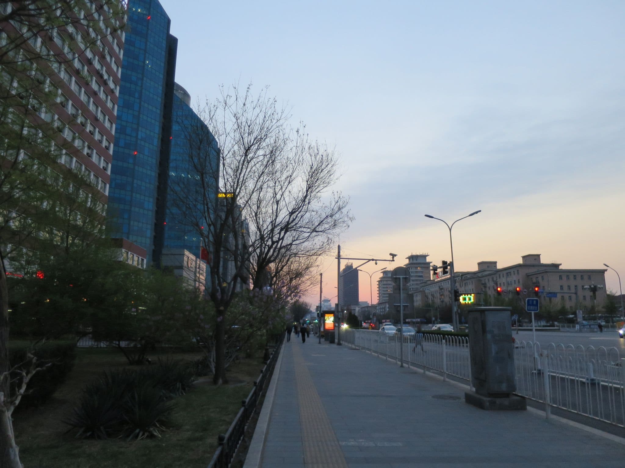 Street view near 宜必思酒店(建国门店), Beijing — © richlv (CC BY-SA · Mapillary)
