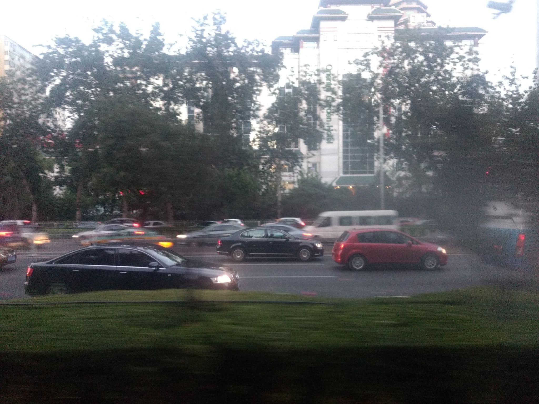 Street view near 东方画院酒店, Beijing — © mapeadora (CC BY-SA · Mapillary)