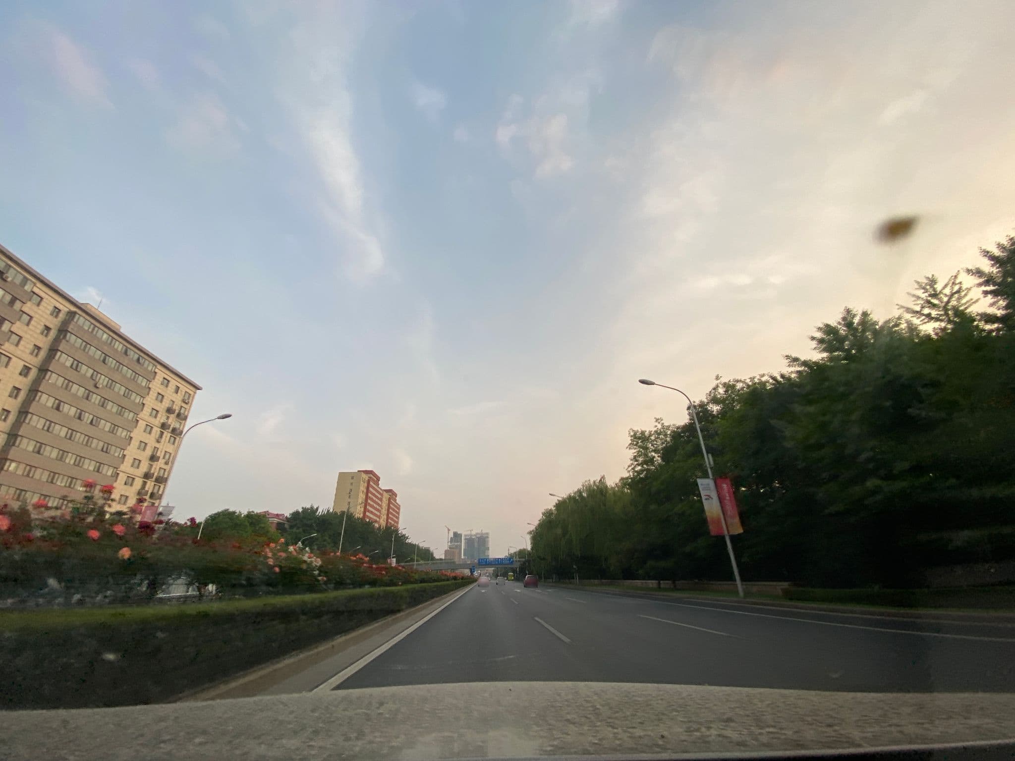 Street view near 智选假日酒店北京东直门, Beijing — © adirricor (CC BY-SA · Mapillary)