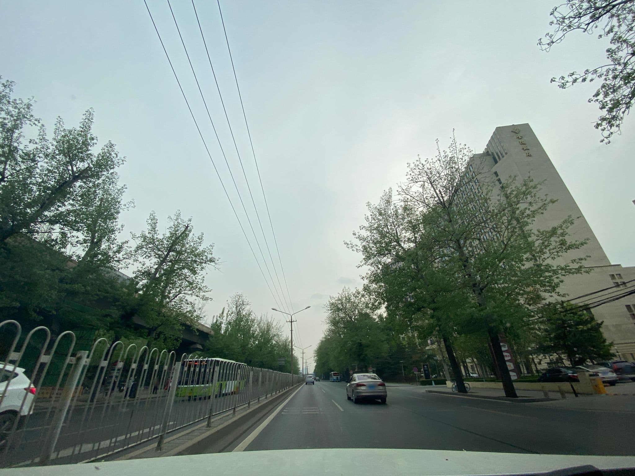 Street view near Ausotel Dayu Hotel 大雨澳斯特酒店, Beijing — © adirricor (CC BY-SA · Mapillary)
