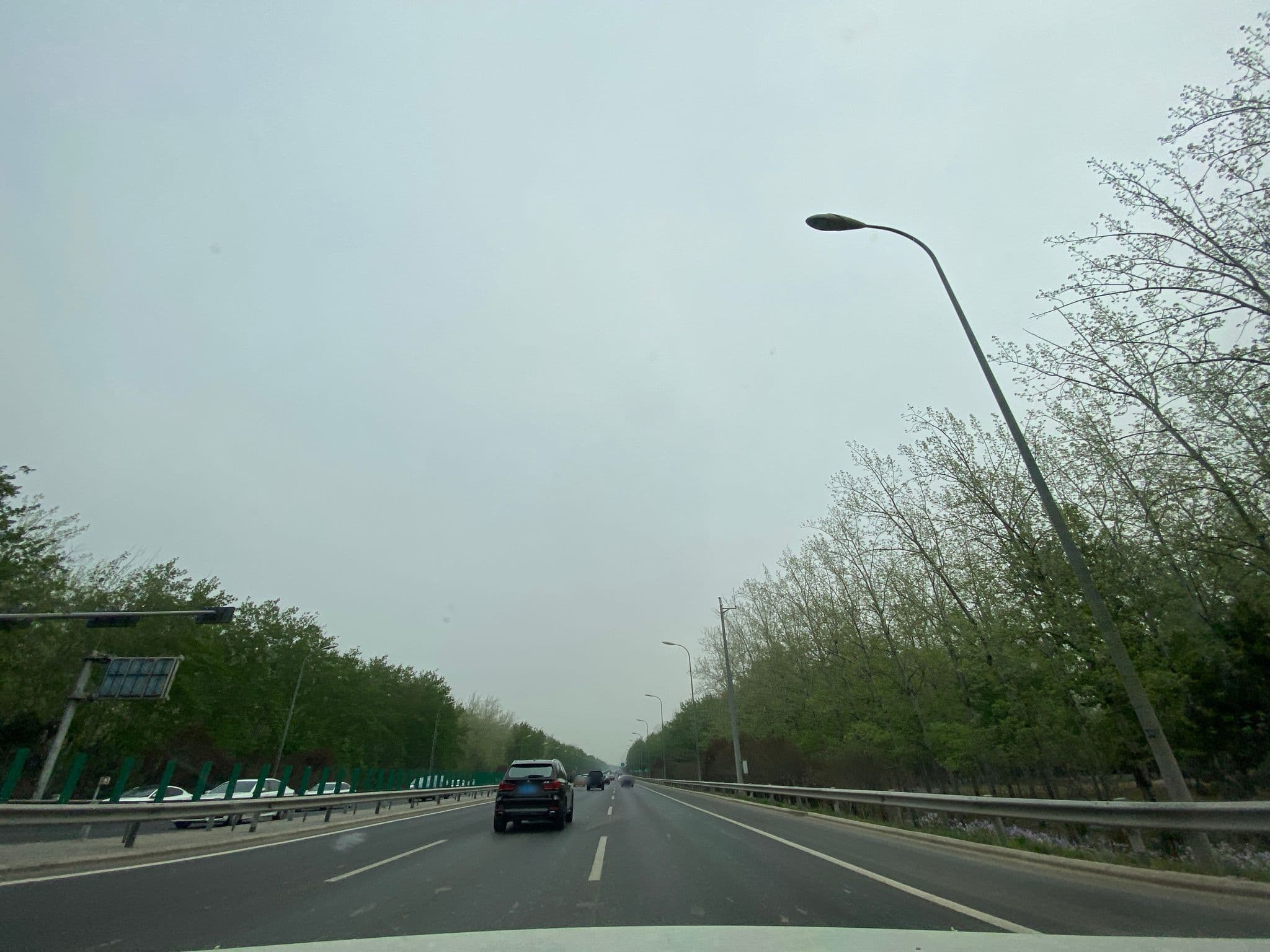 Street view near Guo Men Hotel, Shunyi — © adirricor (CC BY-SA · Mapillary)