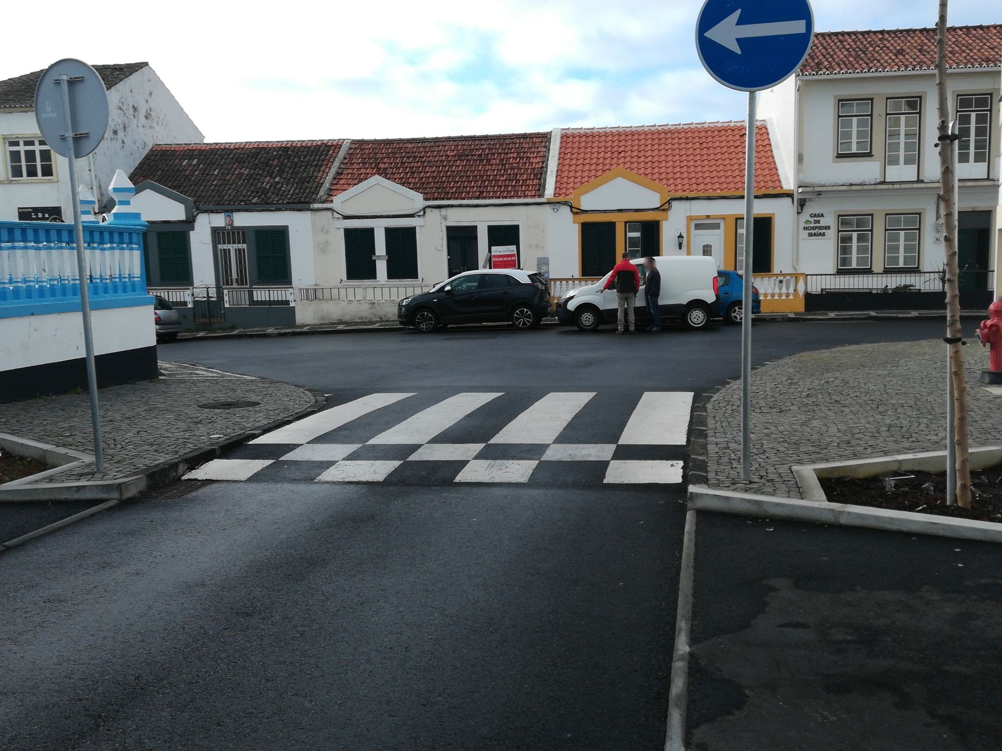 Street view near Casa de Hóspedes Isaias, Angra do Heroísmo — © cesar1207 (CC BY-SA · Mapillary)