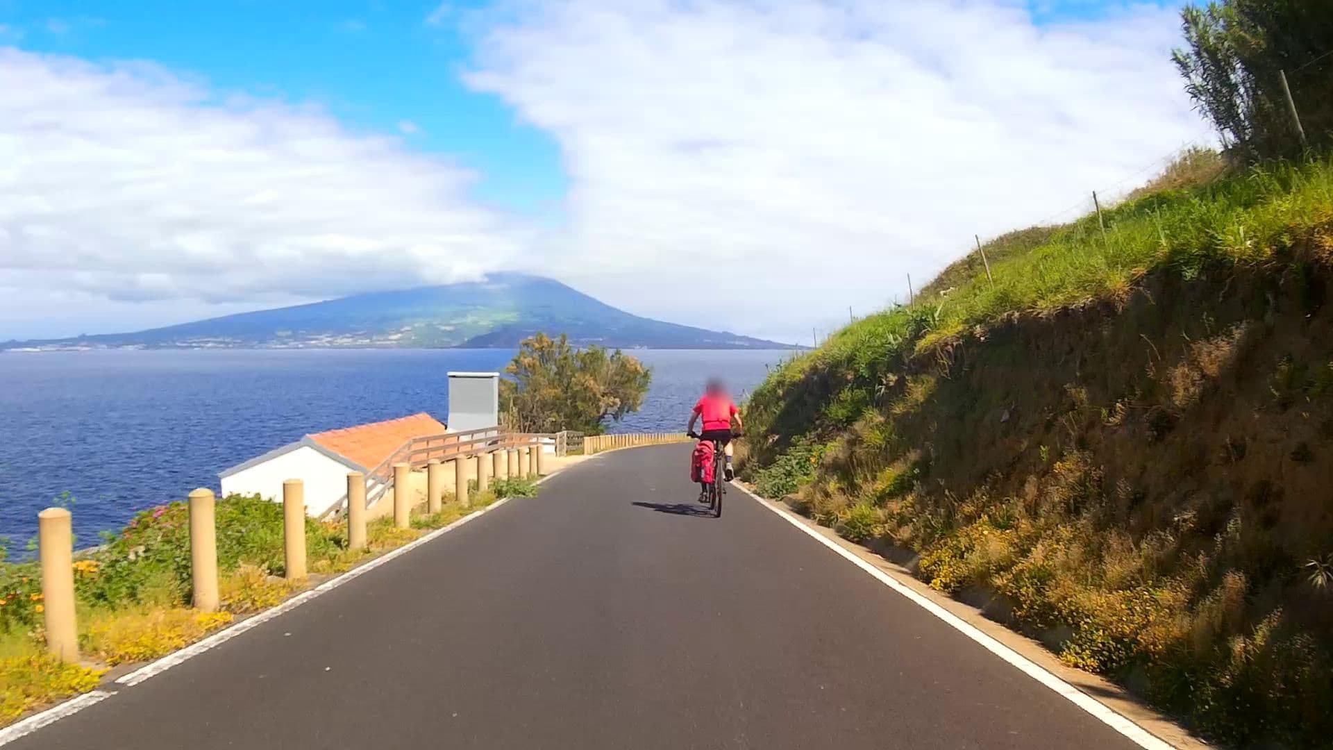 Street view near Casa da Guia, Angústias — © ligfietser (CC BY-SA · Mapillary)