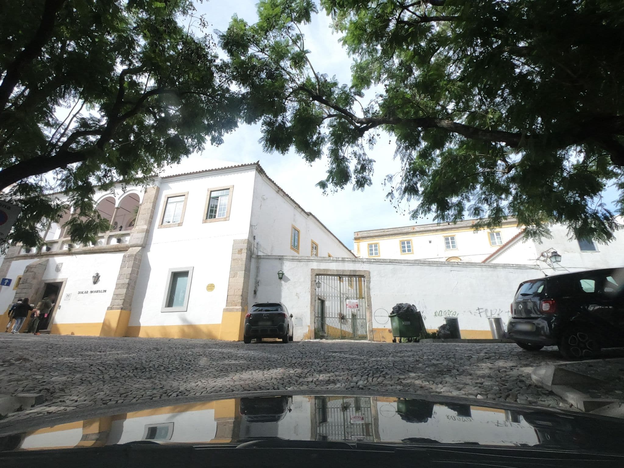 Street view near Albergaria Solar de Monfalim, Évora — © filohipo (CC BY-SA · Mapillary)