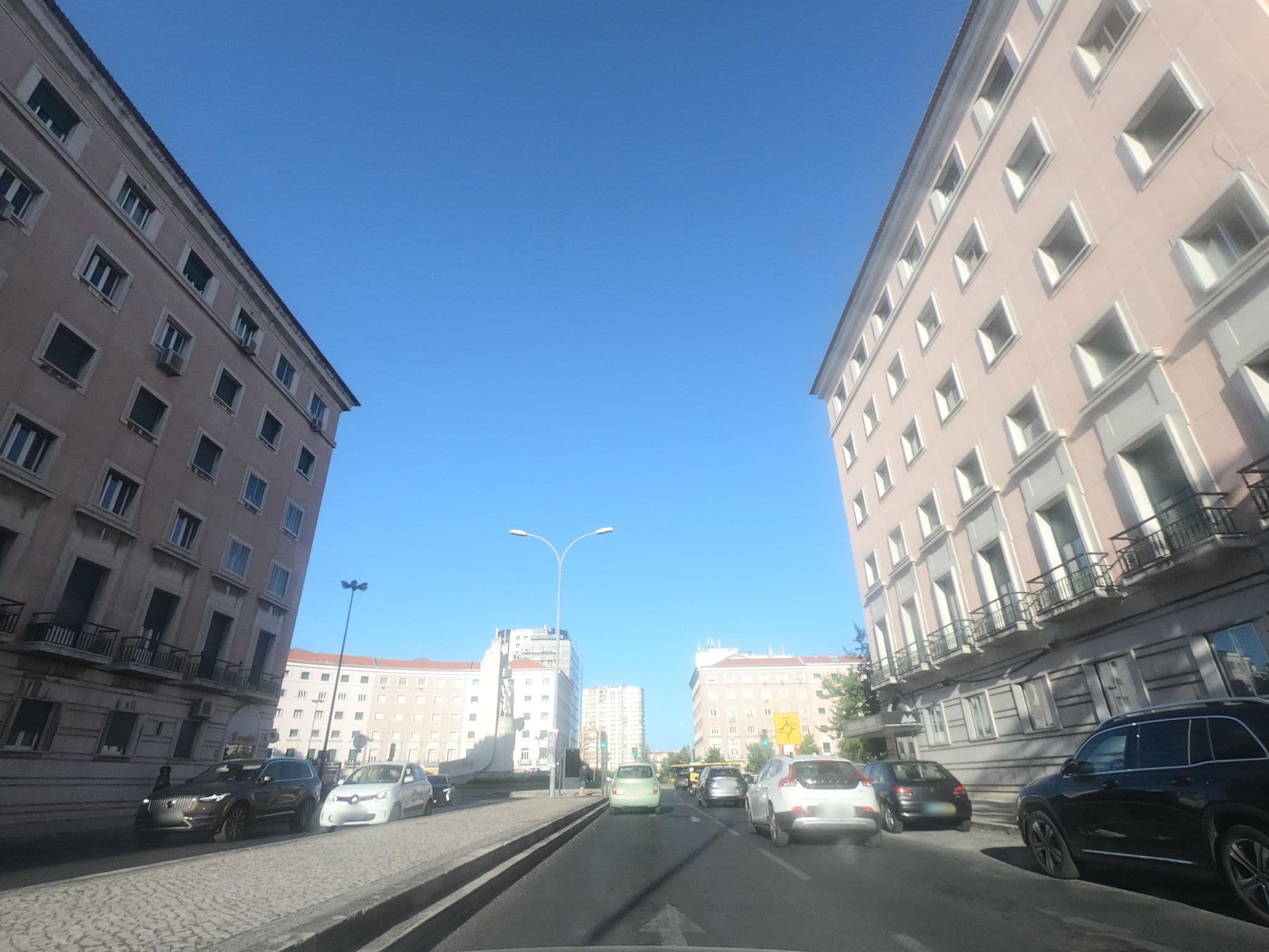 Street view near Residencial Lar do Areeiro, Areeiro — © filohipo (CC BY-SA · Mapillary)