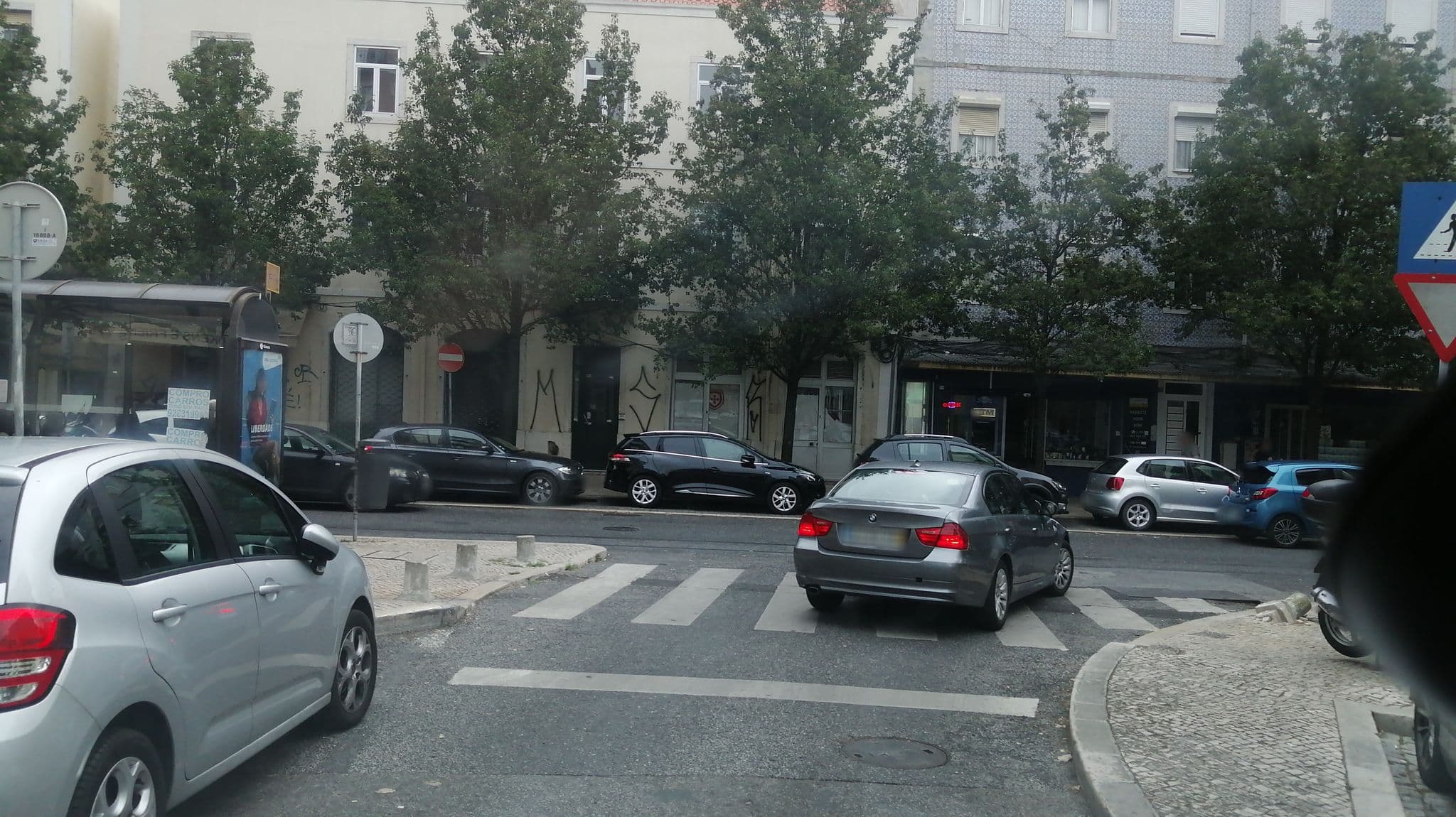 Street view near Residencial João XXI, São Jorge de Arroios — © kanimanbo (CC BY-SA · Mapillary)