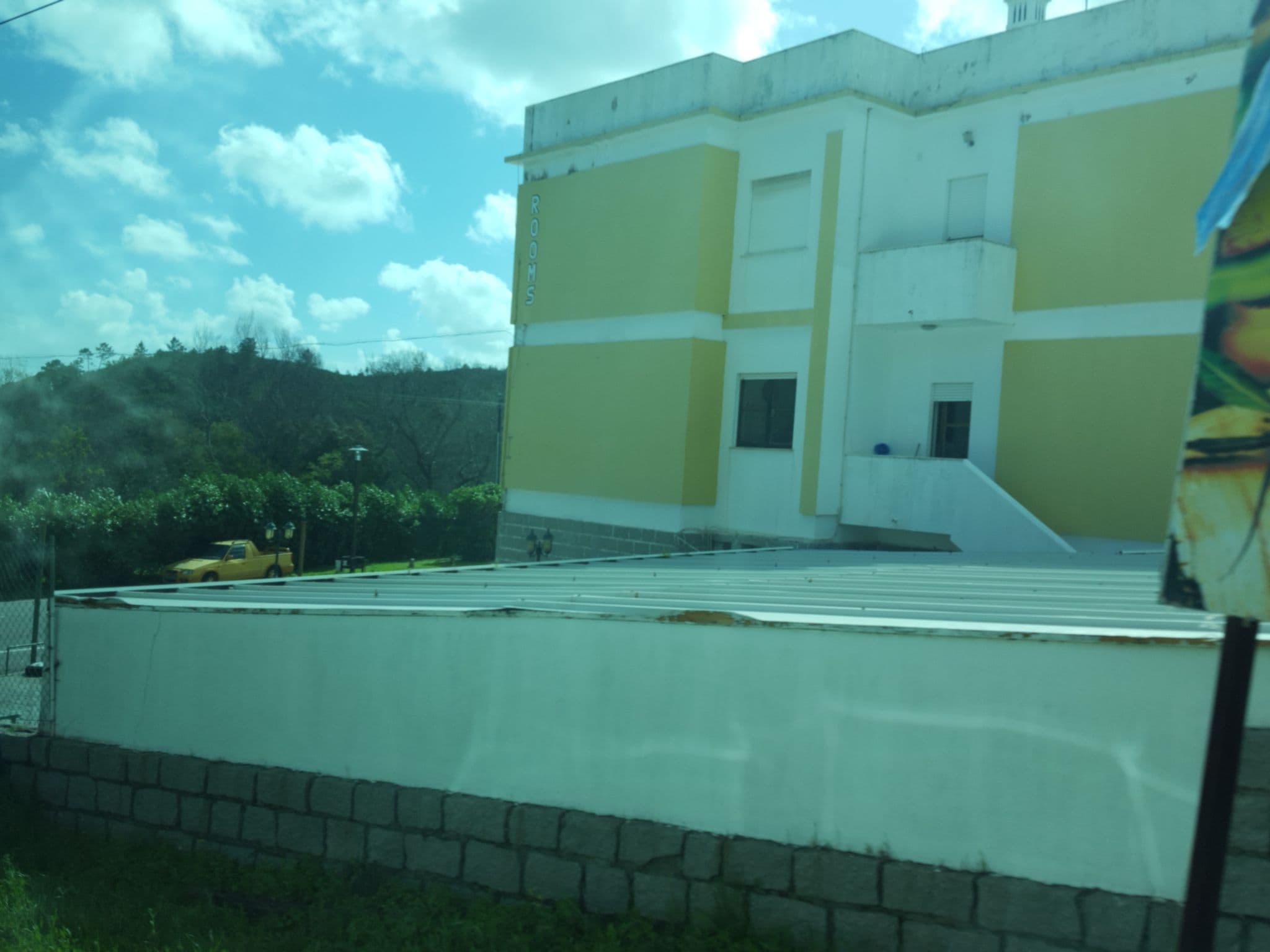 Street view near Estalagem Dom Lourenço, Monchique — © hobgoblin (CC BY-SA · Mapillary)
