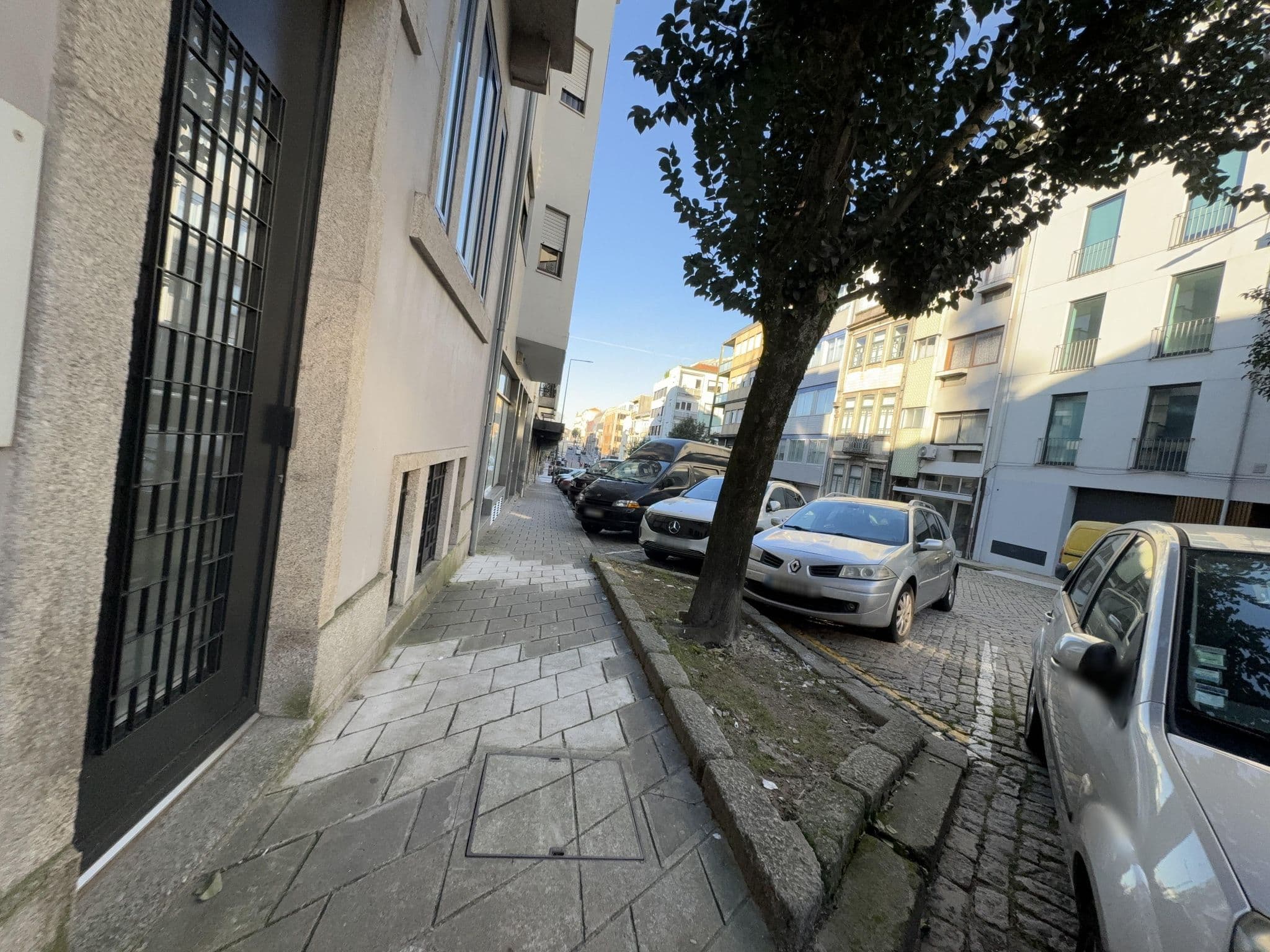 Street view near Yellow House, Porto