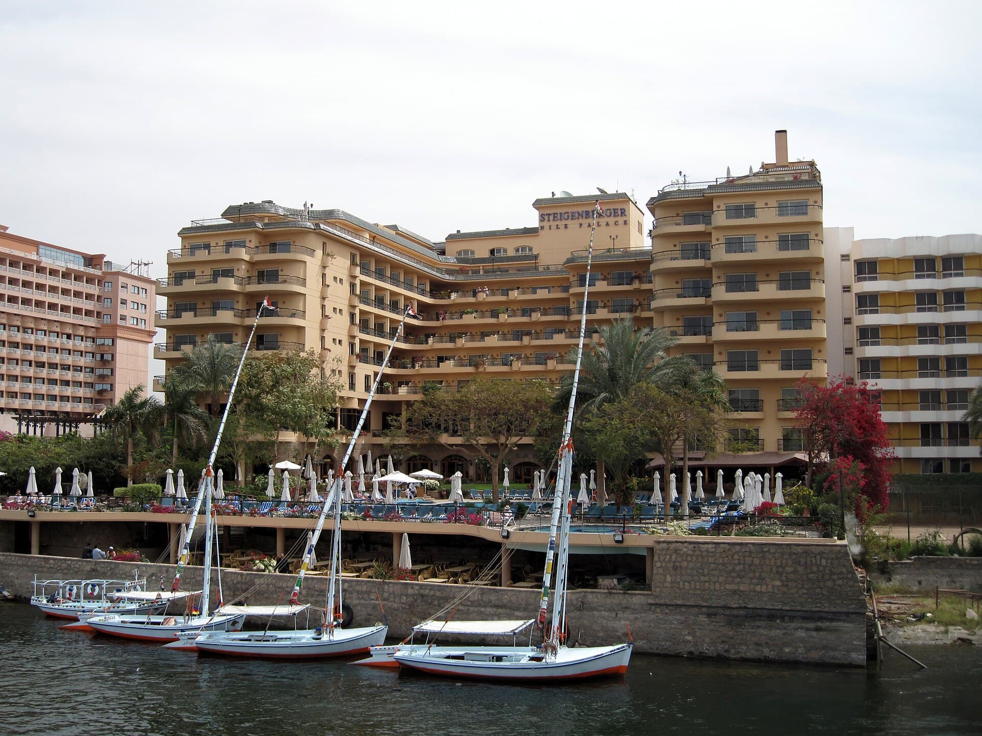 Steigenberger Nile Palace Hotel Luxor (via Wikimedia Commons, CC BY 3.0)