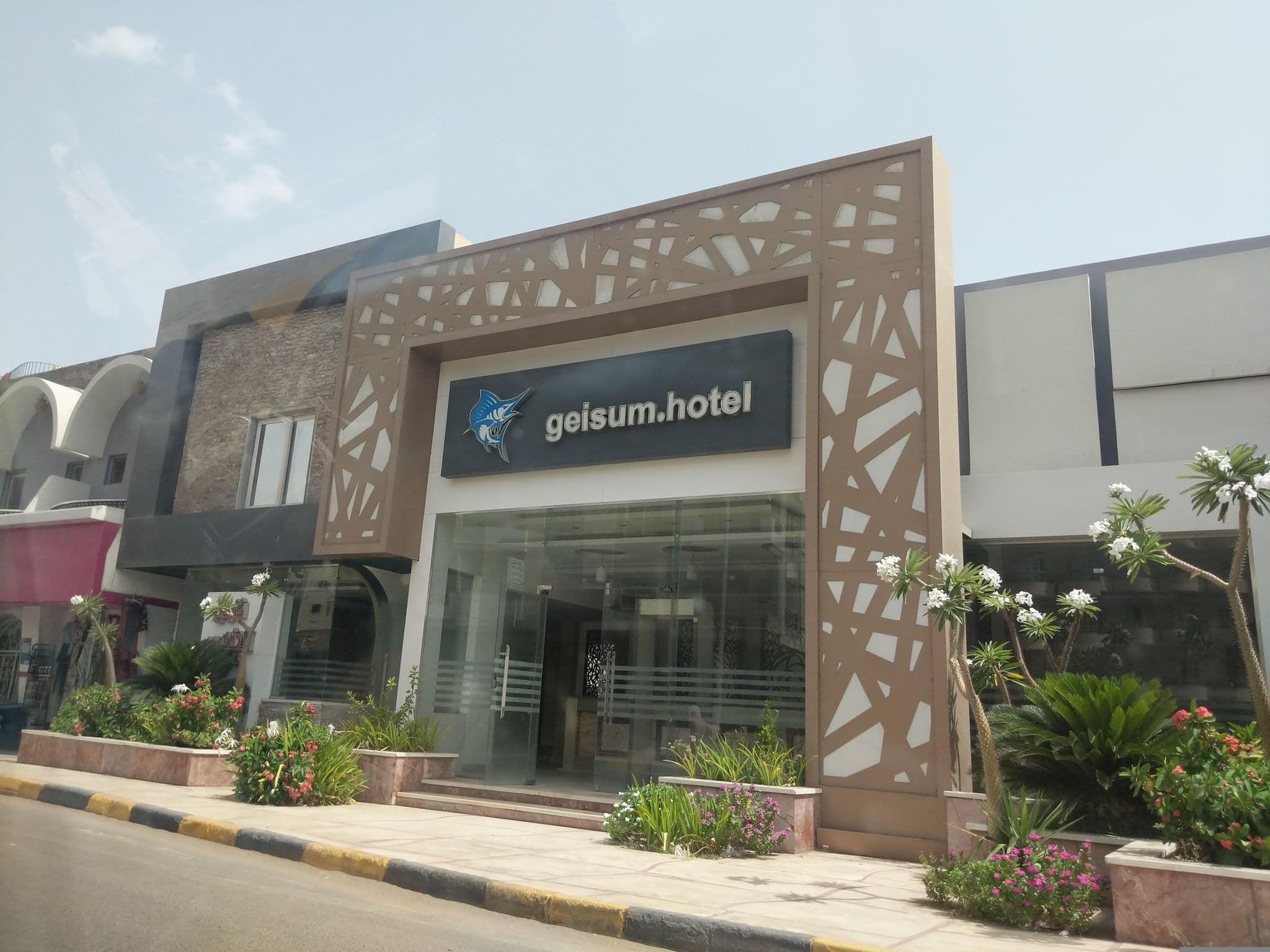 Street view near El Arosa Hotel, Hurghada — © toaskoas (CC BY-SA · Mapillary)