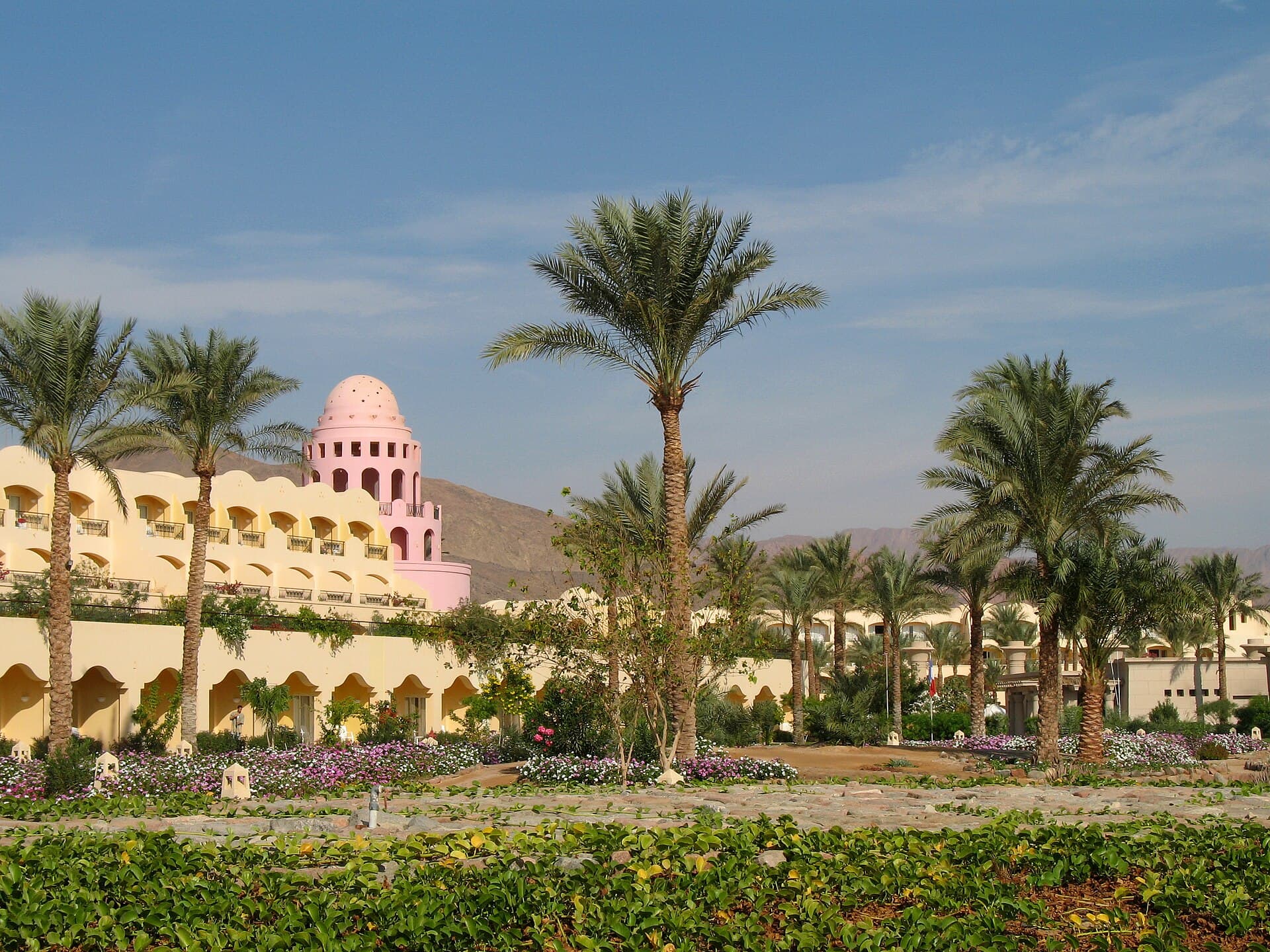 Mosaique Beach  Resort Taba Heights (via Wikimedia Commons, CC BY 3.0)