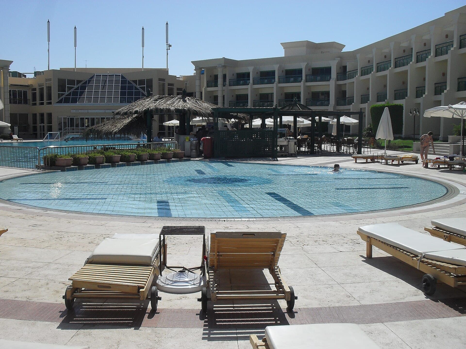 Hurghada Long Beach Resort (via Wikimedia Commons, CC BY-SA 3.0)