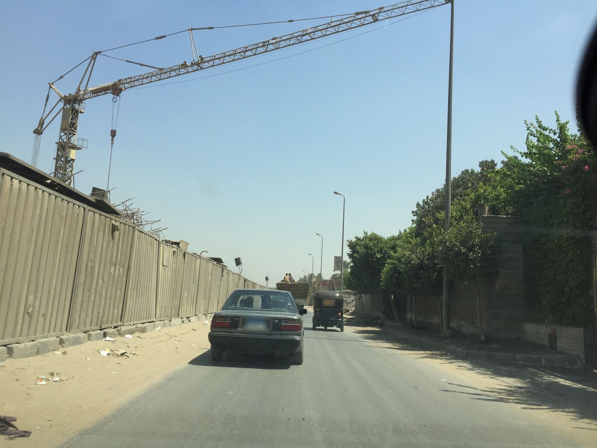 Street view near Pyramids Oasis Hotel, Abū an Numrus — © aymanali (CC BY-SA · Mapillary)