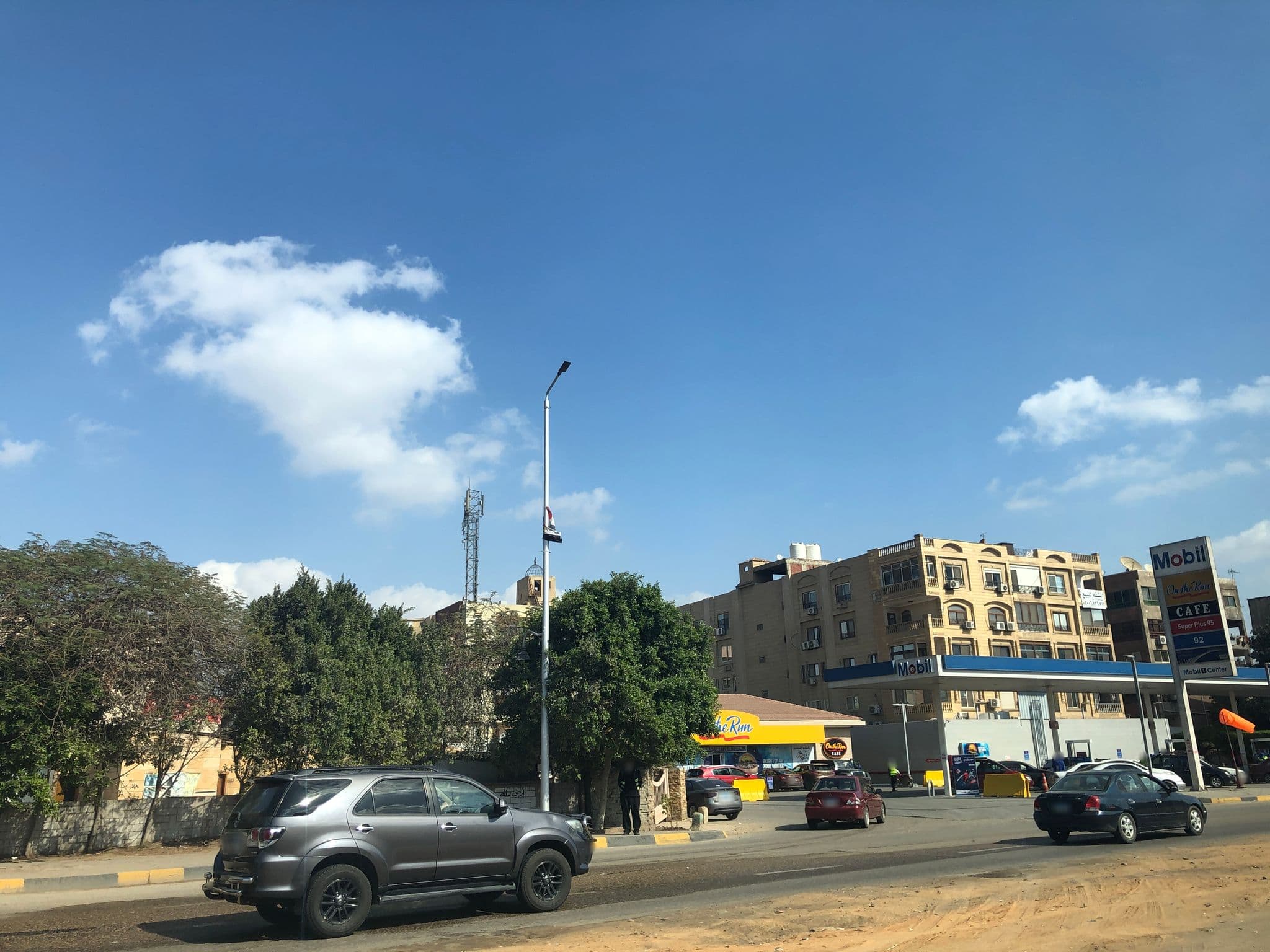 Street view near The Oberoi Zahra Hotel Cairo, Kirdāsah — © emanmehrez (CC BY-SA · Mapillary)