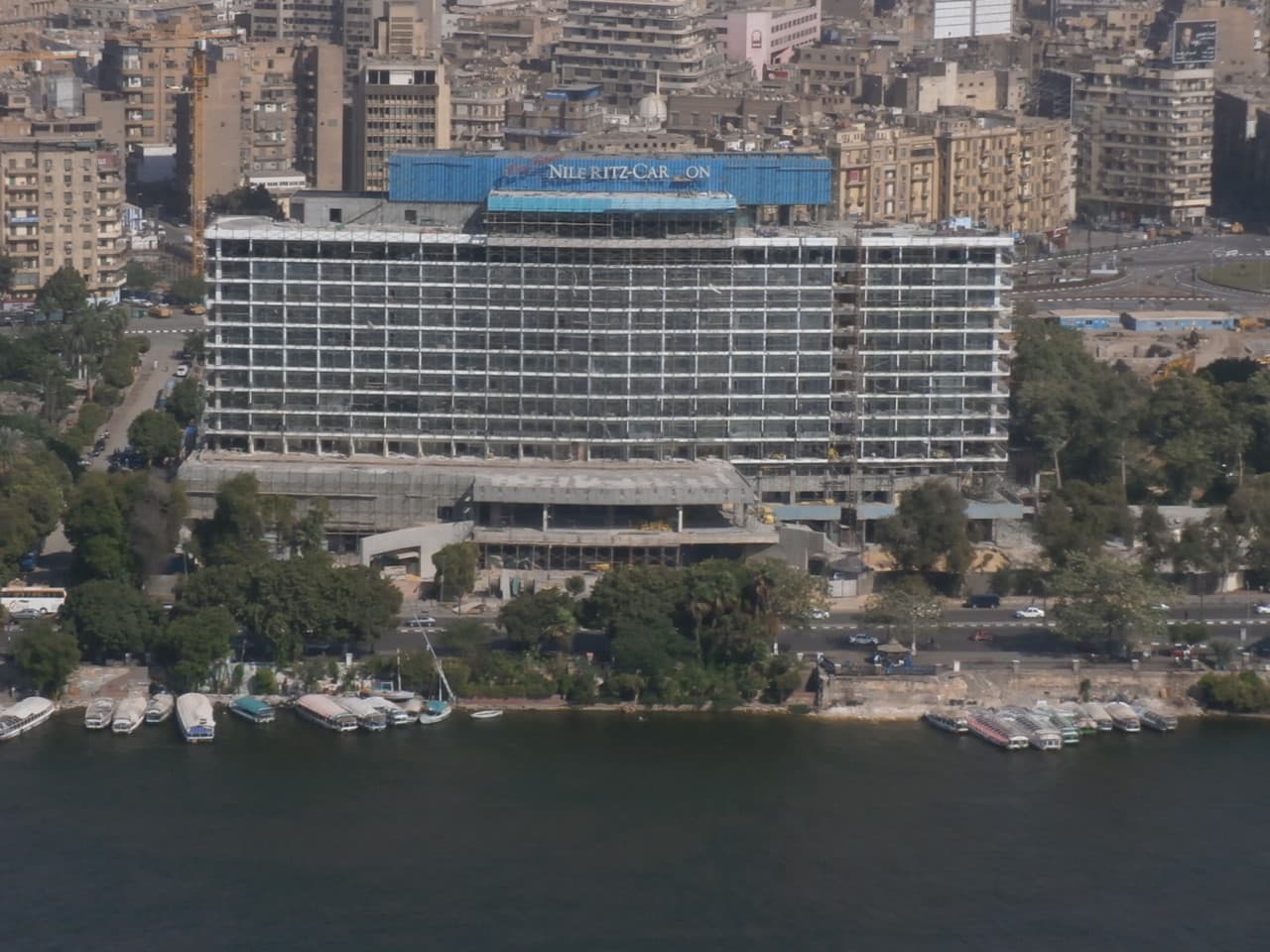 The Nile Ritz-Carlton, Cairo (via Wikimedia Commons, CC BY 2.0)