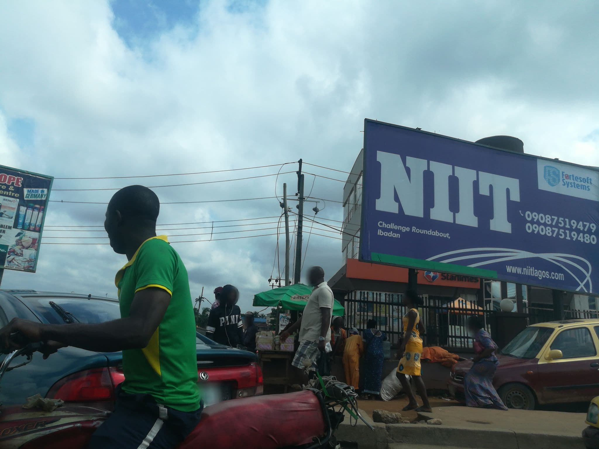 Street view near Dream Wise Hotel&Suites, Ibadan — © ralebipim (CC BY-SA · Mapillary)
