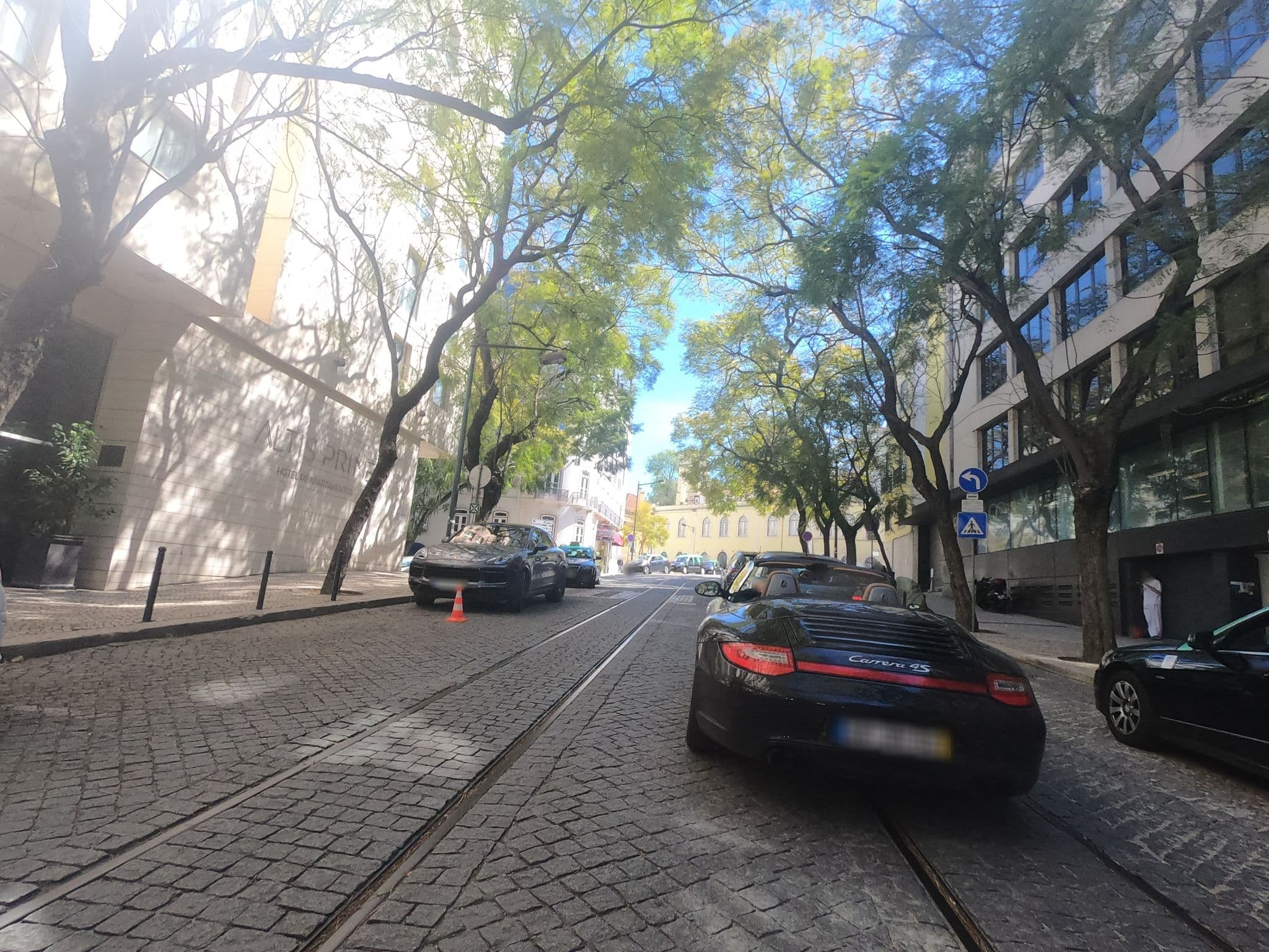 Street view near Altis Prime, Principe Real — © filohipo (CC BY-SA · Mapillary)