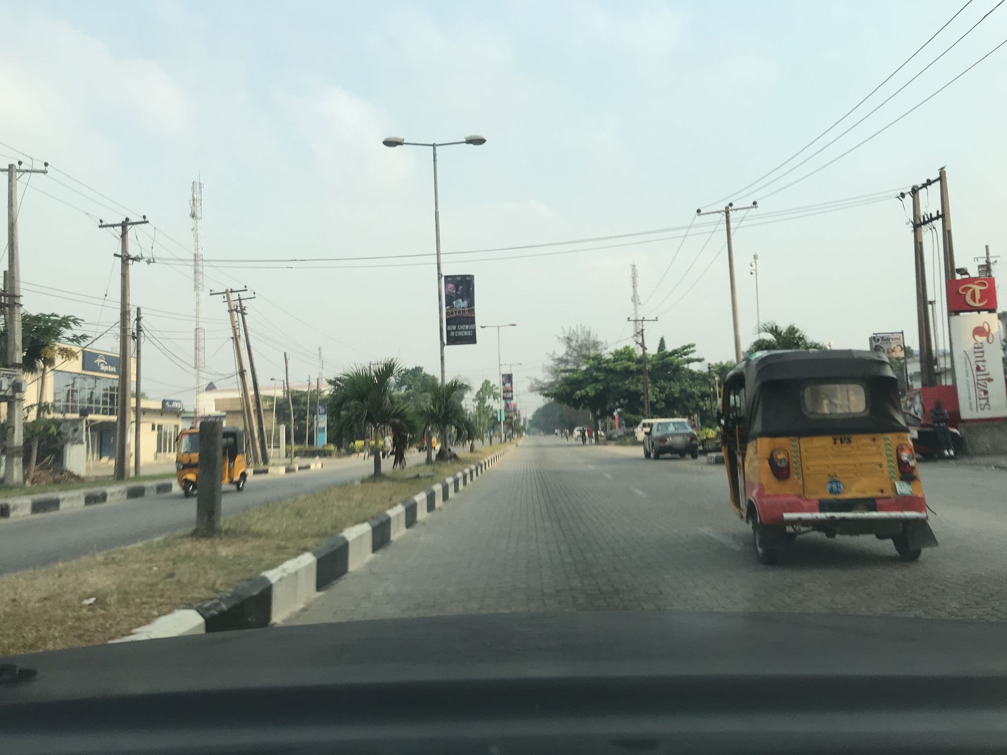 Street view near Hotel De Island, Obalende — © perryman (CC BY-SA · Mapillary)