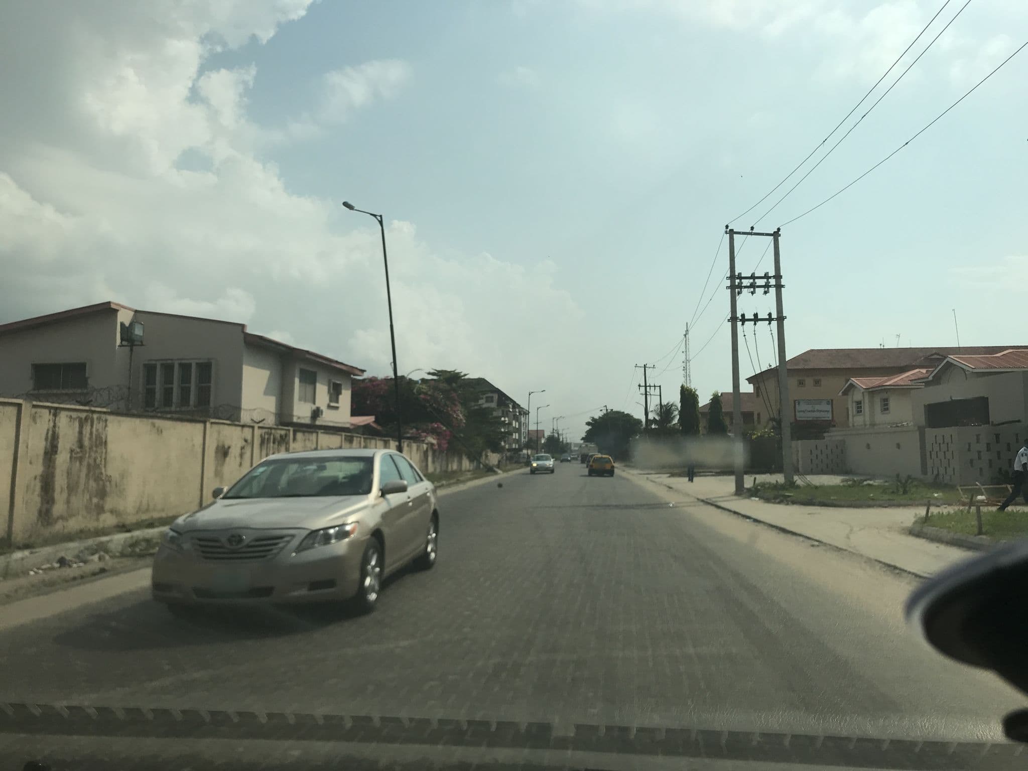 Street view near Villa Toscana, Lekki — © perryman (CC BY-SA · Mapillary)