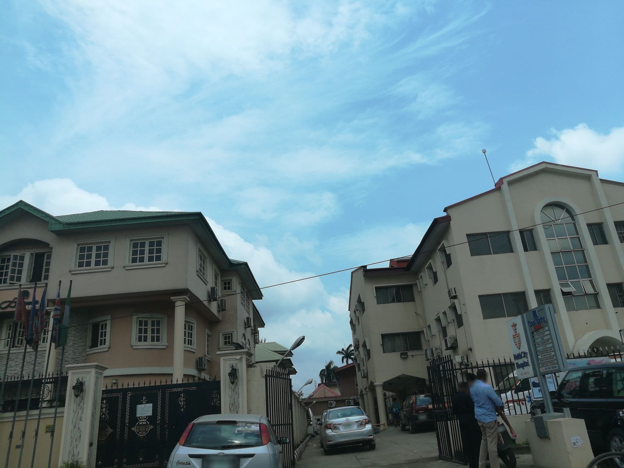 Street view near Britannaia Hotel, Oshodi — © ralebipim (CC BY-SA · Mapillary)