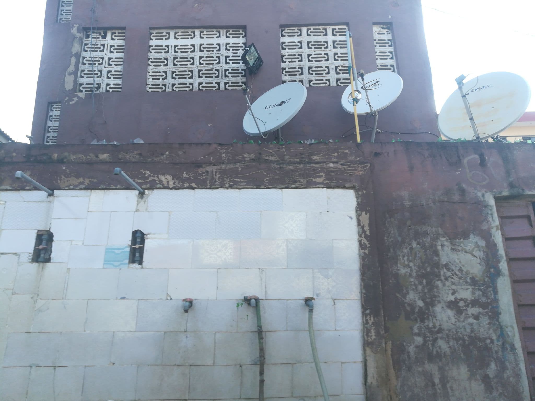 Street view near Island Heights, Shomolu — © ralebipim (CC BY-SA · Mapillary)
