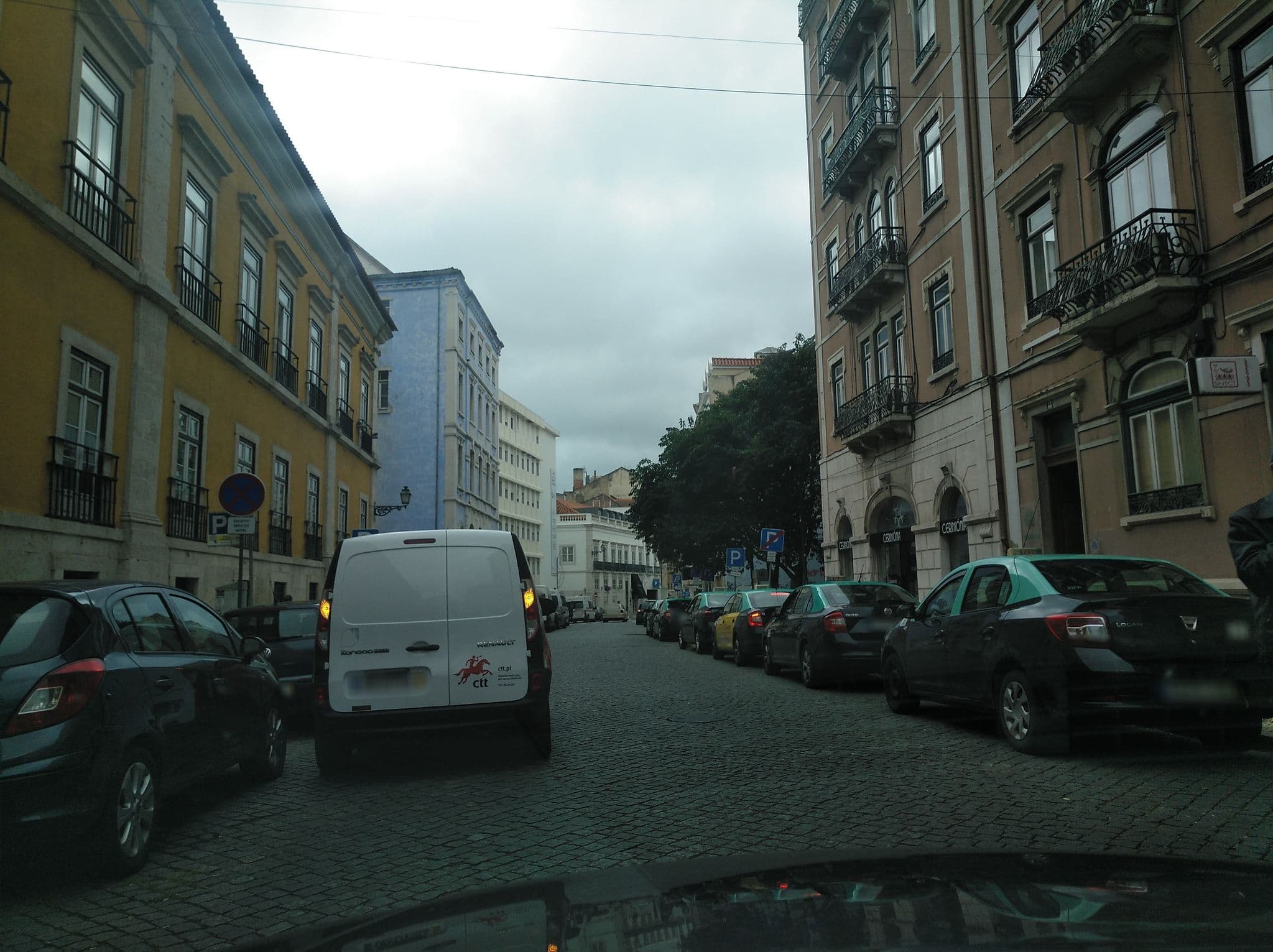 Street view near Residencial Dublin, Lisbon — © filohipo (CC BY-SA · Mapillary)