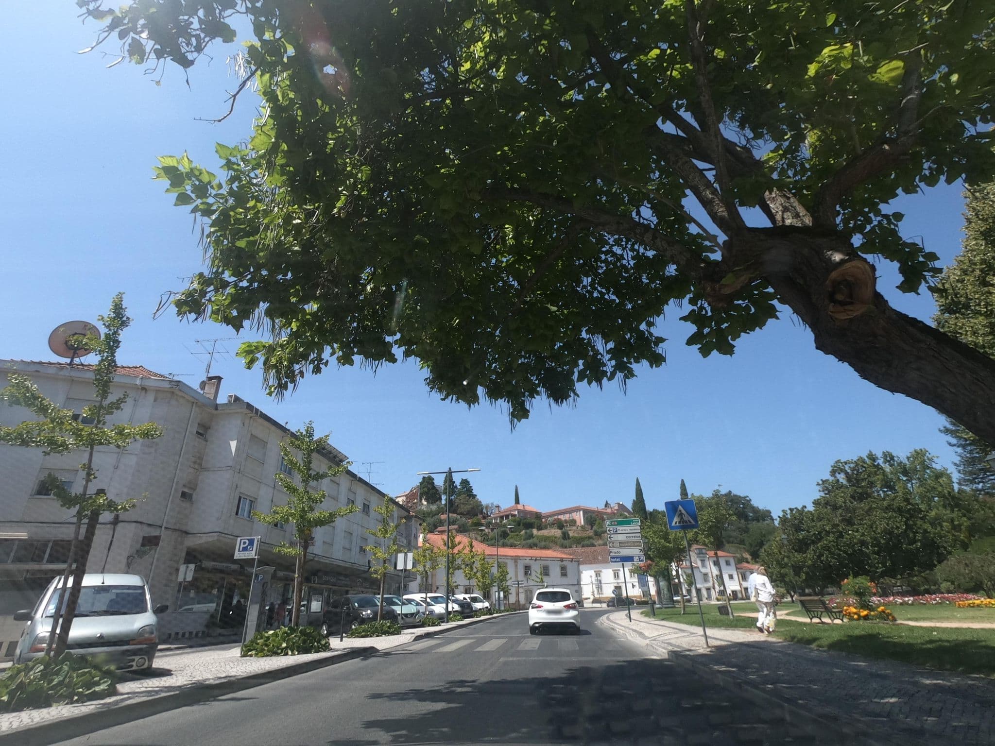 Street view near Pensão Luanda, Tomar — © filohipo (CC BY-SA · Mapillary)
