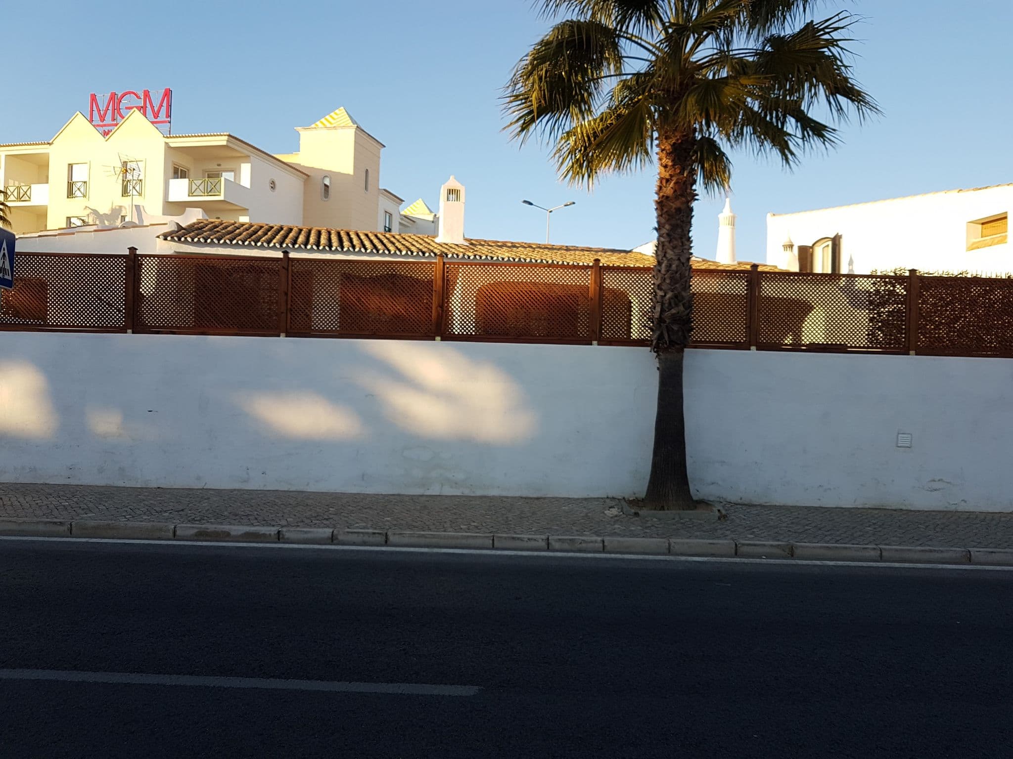 Street view near Albufeira Lounge KR Hotels, Albufeira — © jopparn (CC BY-SA · Mapillary)