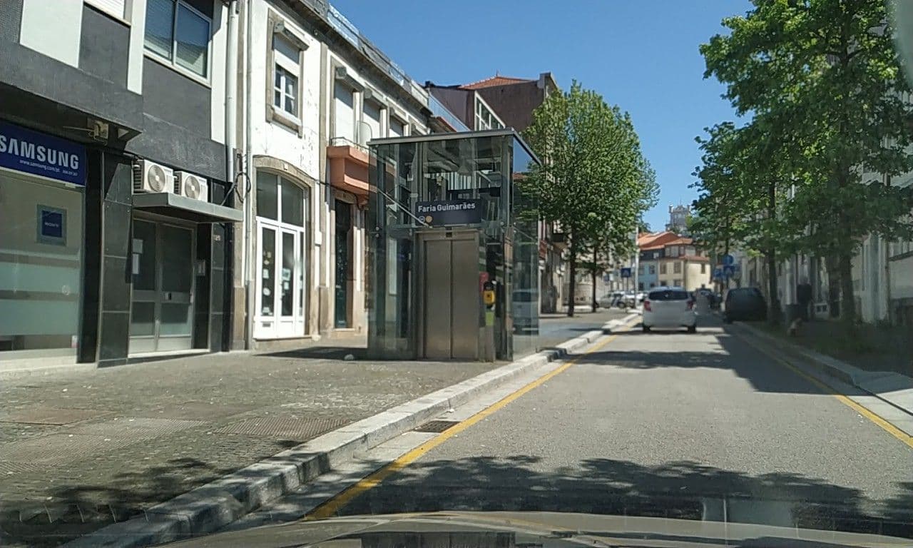Street view near Casa Paraíso, Porto