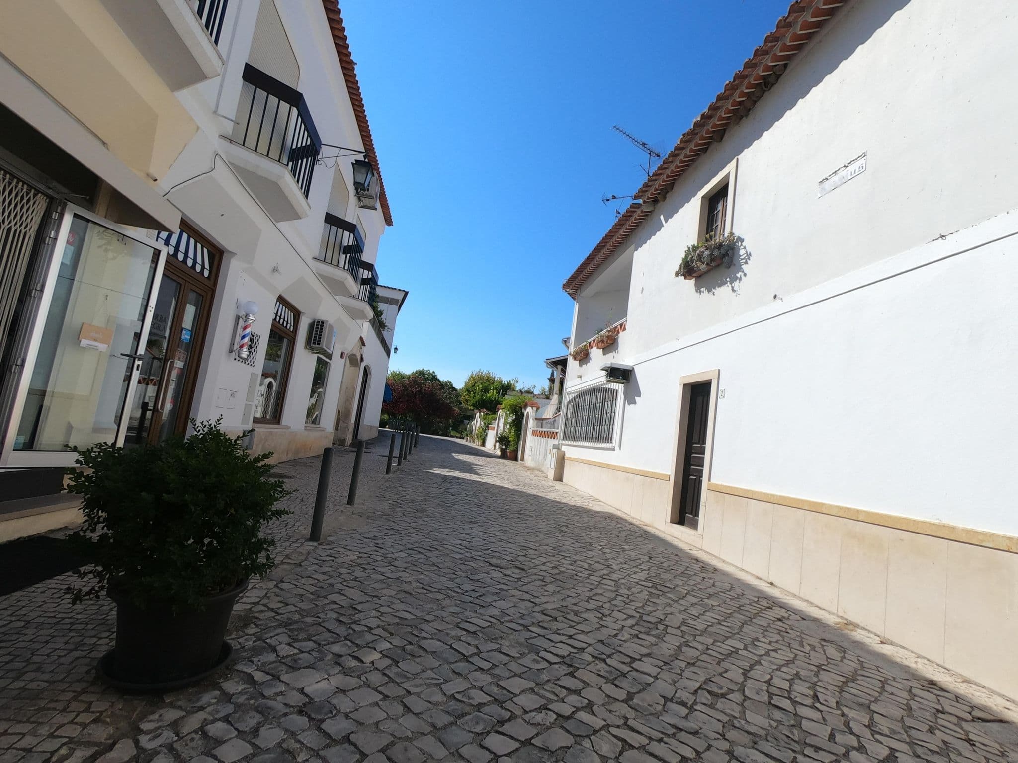 Street view near Pensão Gladius, Batalha — © filohipo (CC BY-SA · Mapillary)