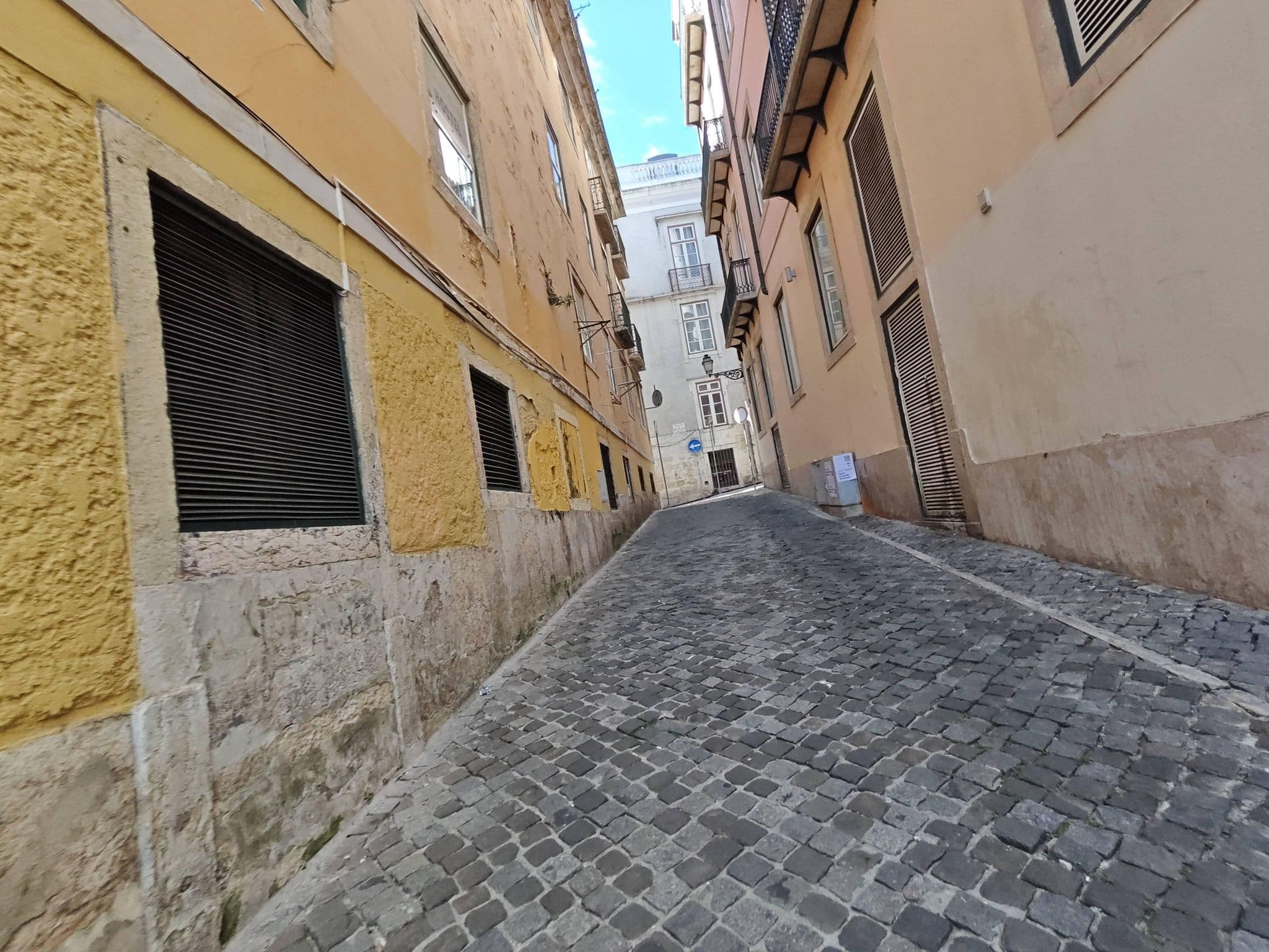 Street view near Residência do Norte, São Mamede — © Attractor_Snowstorm (CC BY-SA · Mapillary)