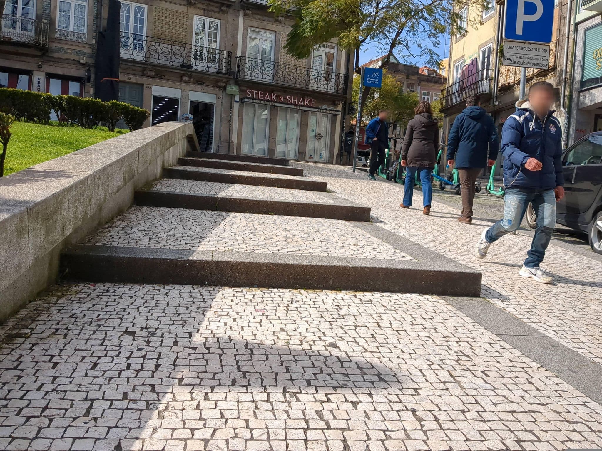 Street view near Duas Nações Guest House;Duas Nações, Porto — © egorka (CC BY-SA · Mapillary)