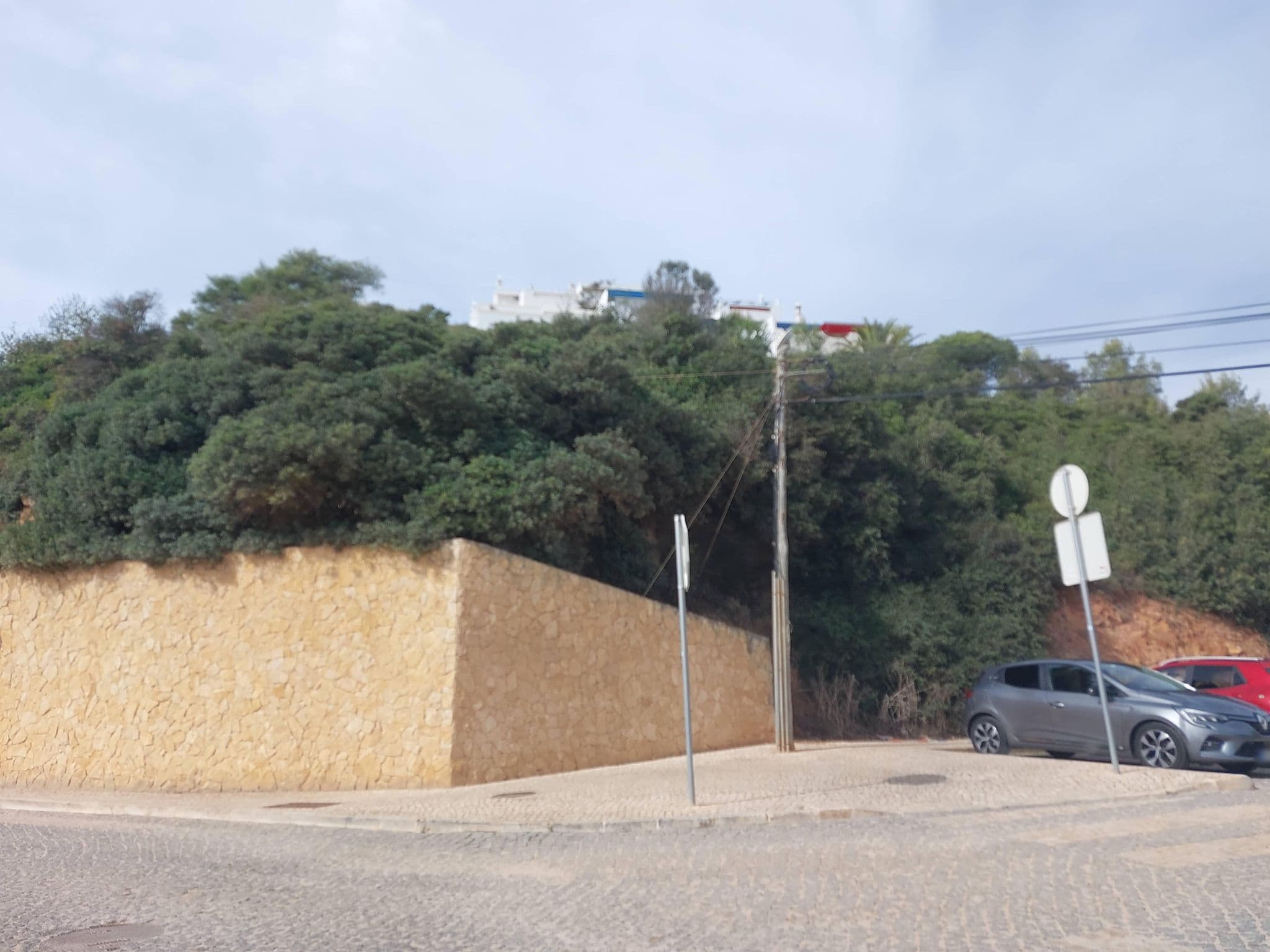 Street view near Filhas do Mar apartments, Vila do Bispo — © 5rmft (CC BY-SA · Mapillary)