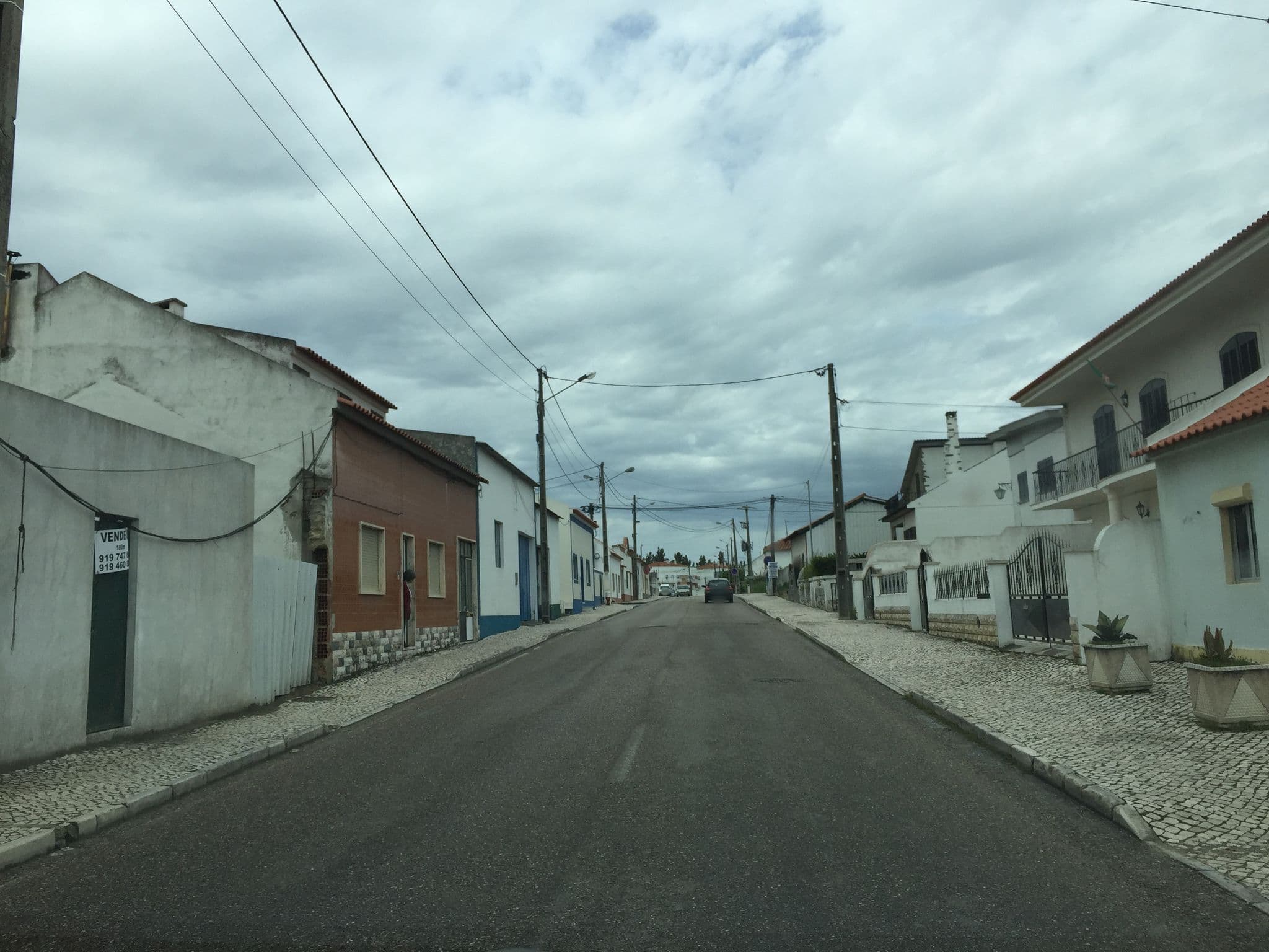 Street view near Pensão Residencial A Lareira, Aveiras de Cima — © ptmap (CC BY-SA · Mapillary)
