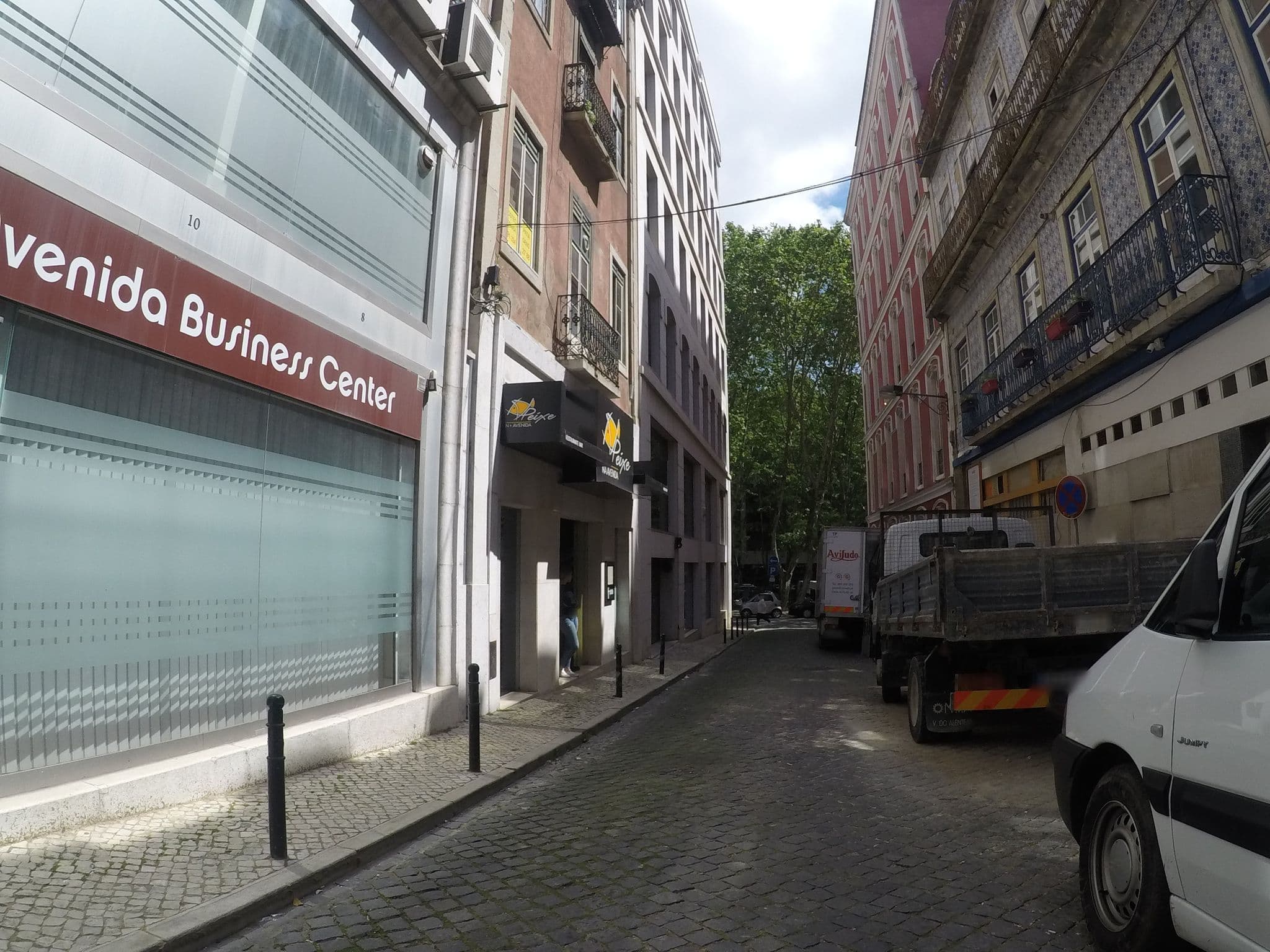 Street view near Discover Lisbon, São Mamede — © chrisbeddow (CC BY-SA · Mapillary)