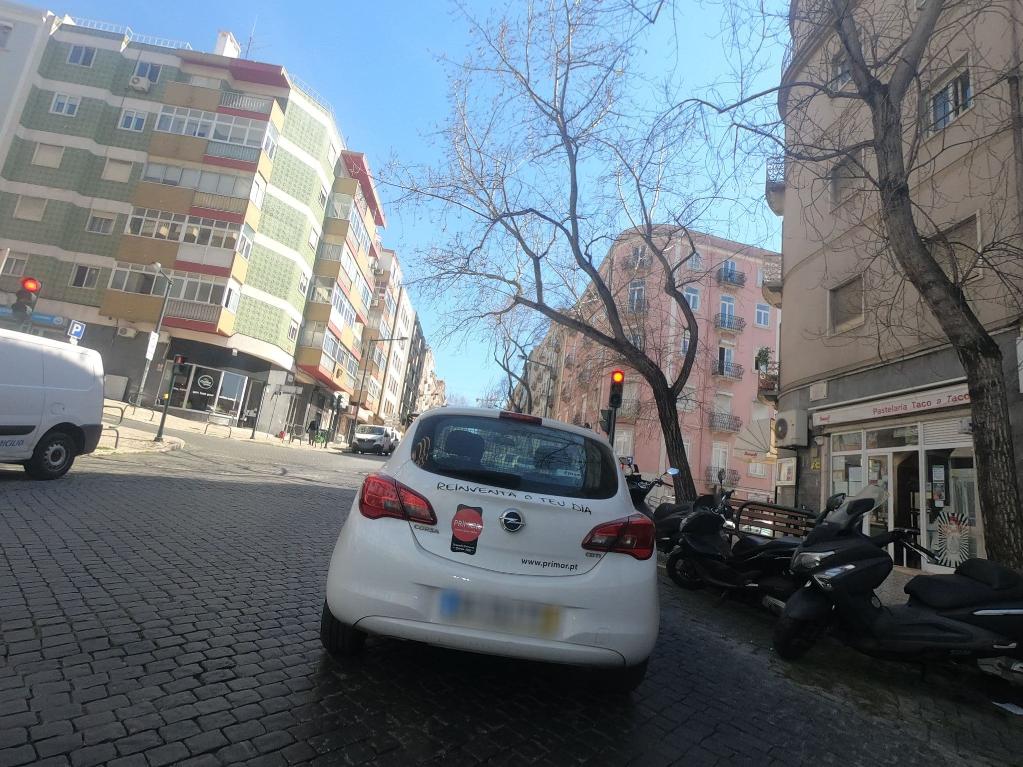 Street view near Universo Romântico, Lisbon — © filohipo (CC BY-SA · Mapillary)