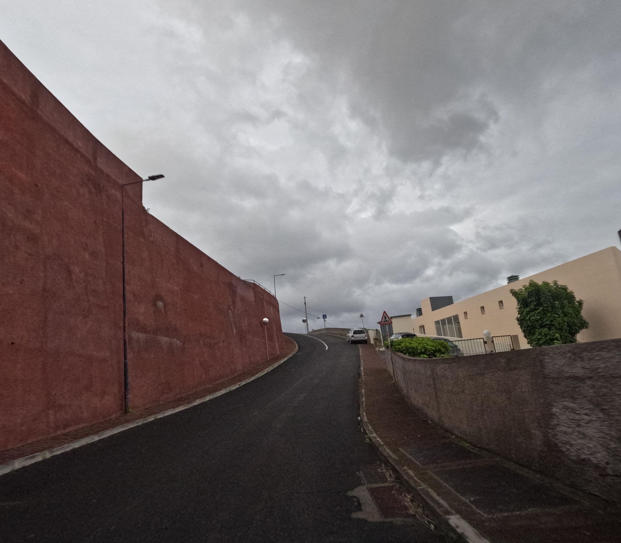 Street view near Urbanização vilas valverde, Caniço — © nunocaldeira (CC BY-SA · Mapillary)