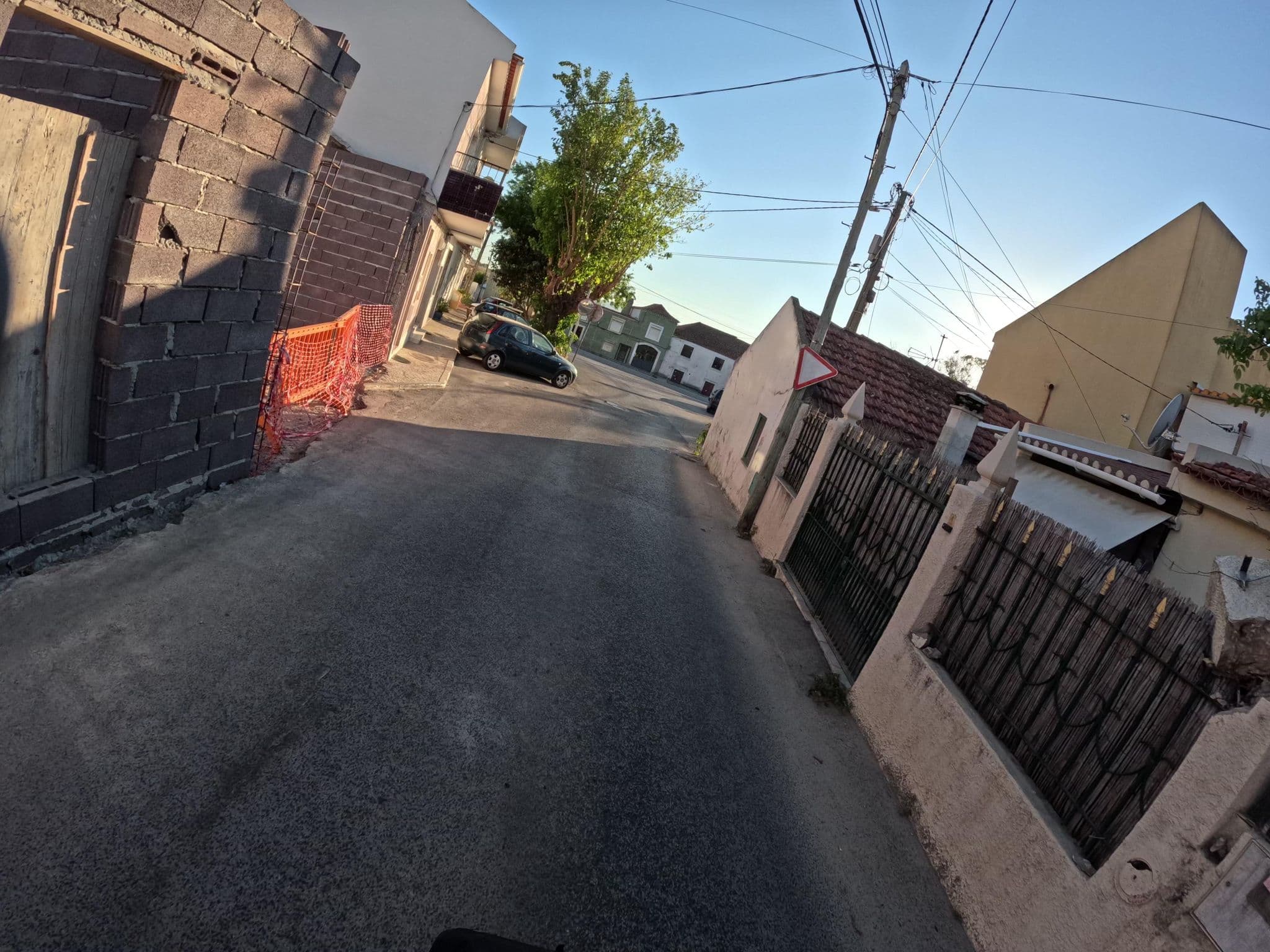 Street view near Albergue de Peregrinos de Alpriate (Fechado), Vialonga — © claudiop (CC BY-SA · Mapillary)