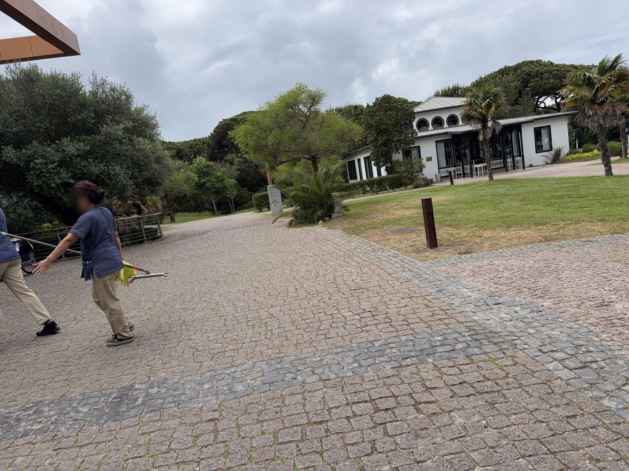 Street view near Martinhal Lisbon Cascais Family Resort, Cobre — © RSTQ (CC BY-SA · Mapillary)