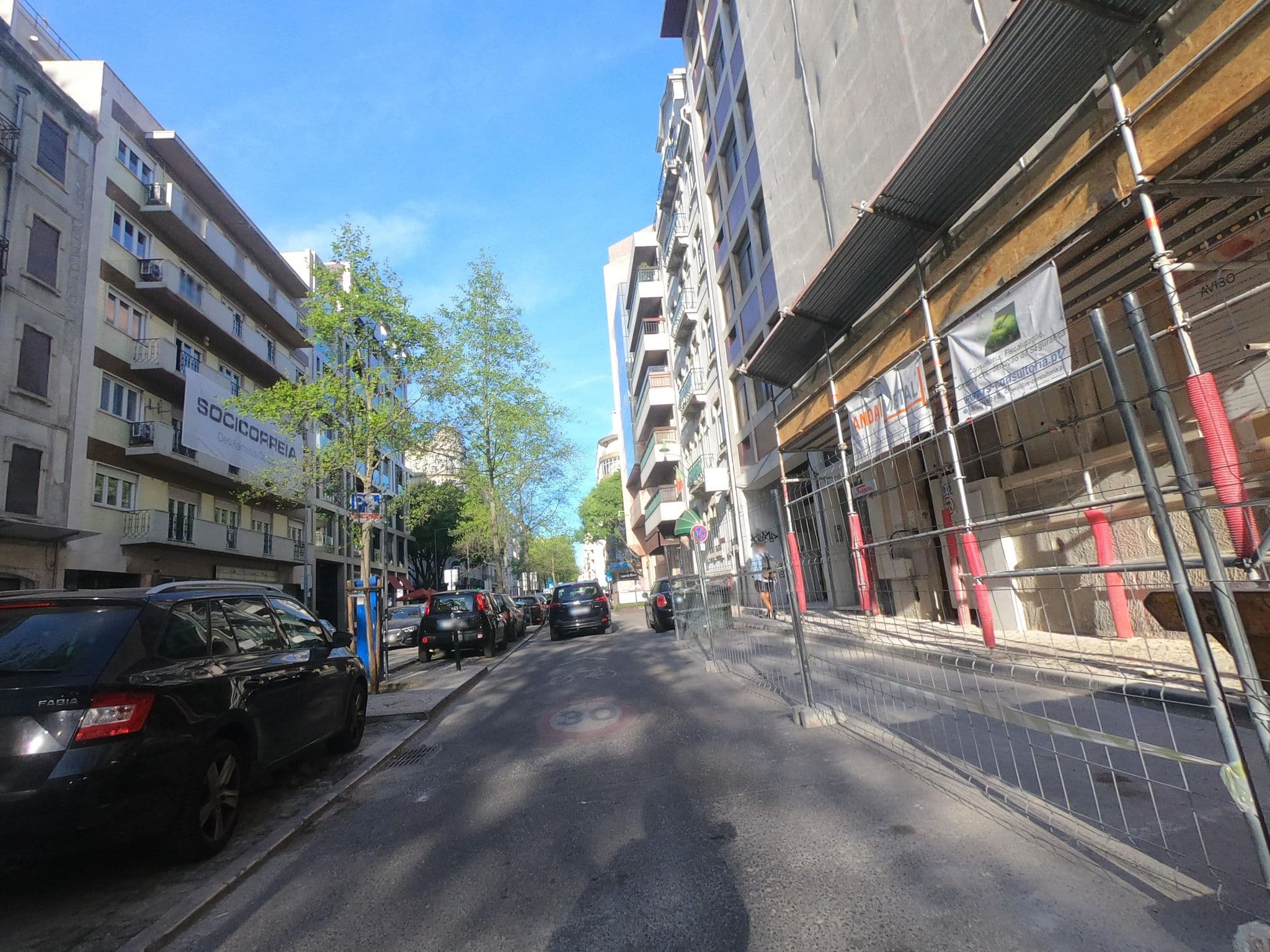 Street view near Hotel Itália, São Sebastião da Pedreira — © filohipo (CC BY-SA · Mapillary)