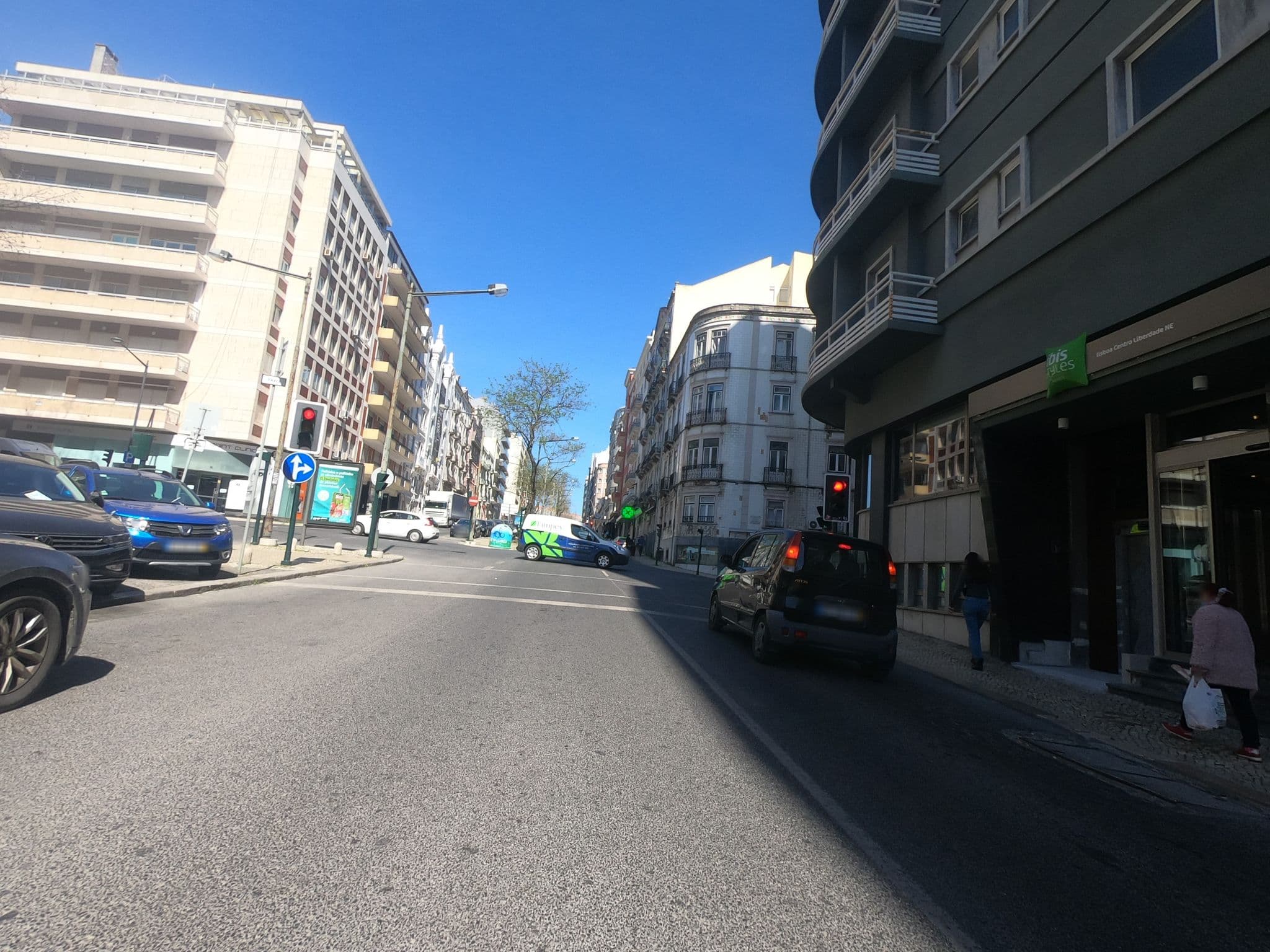 Street view near Hotel ibis Styles Lisboa Embaixador, Lisbon — © filohipo (CC BY-SA · Mapillary)