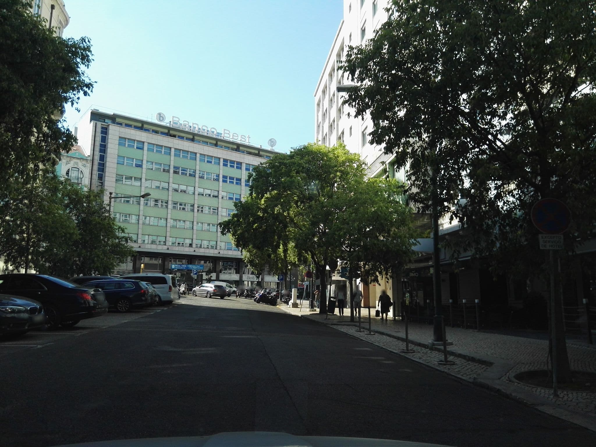 Street view near Hotel PortoBay Marquês, Lisbon — © filipegraciosa (CC BY-SA · Mapillary)