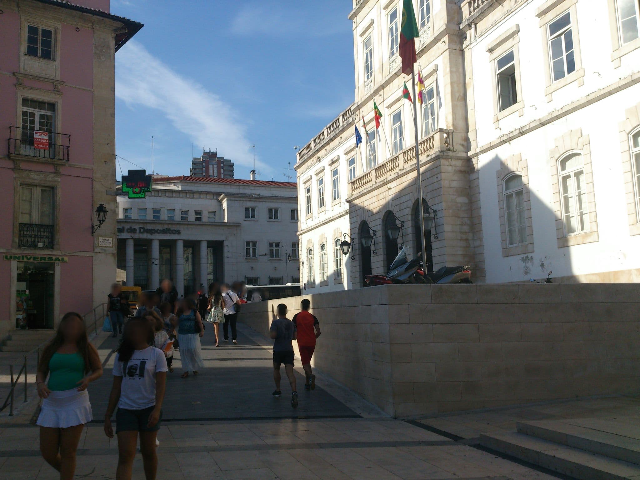 Street view near Pensão Santa Cruz, Coimbra — © marcuscalabresus (CC BY-SA · Mapillary)