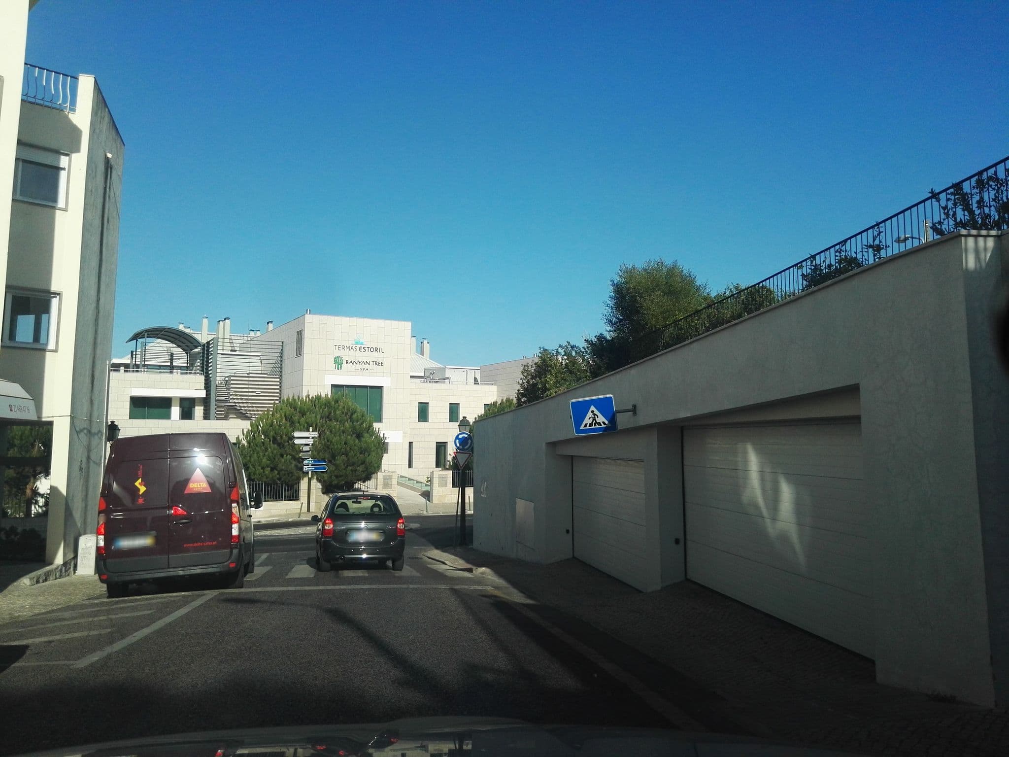 Street view near Somewhere Guesthouse Estoril, Estoril — © filipegraciosa (CC BY-SA · Mapillary)